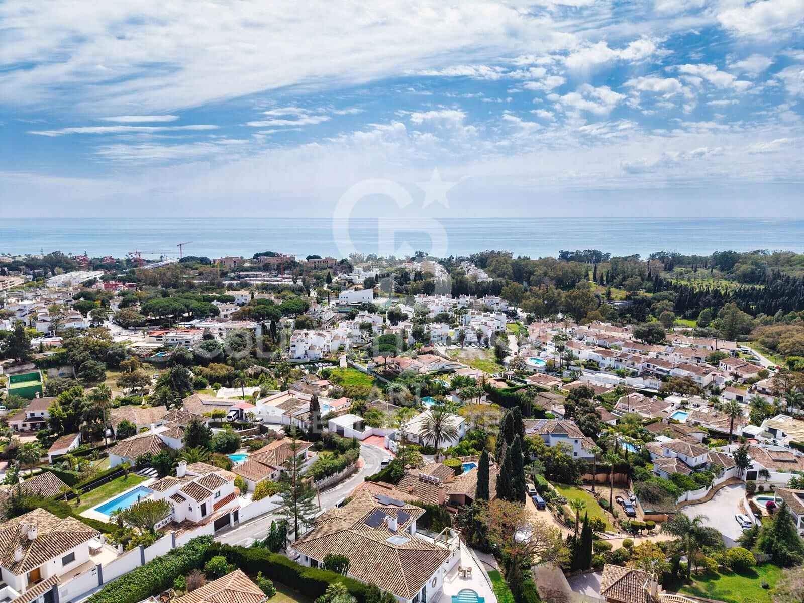 Villa contemporaine de plain-pied avec vue sur mer à Elviria, Marbella Est