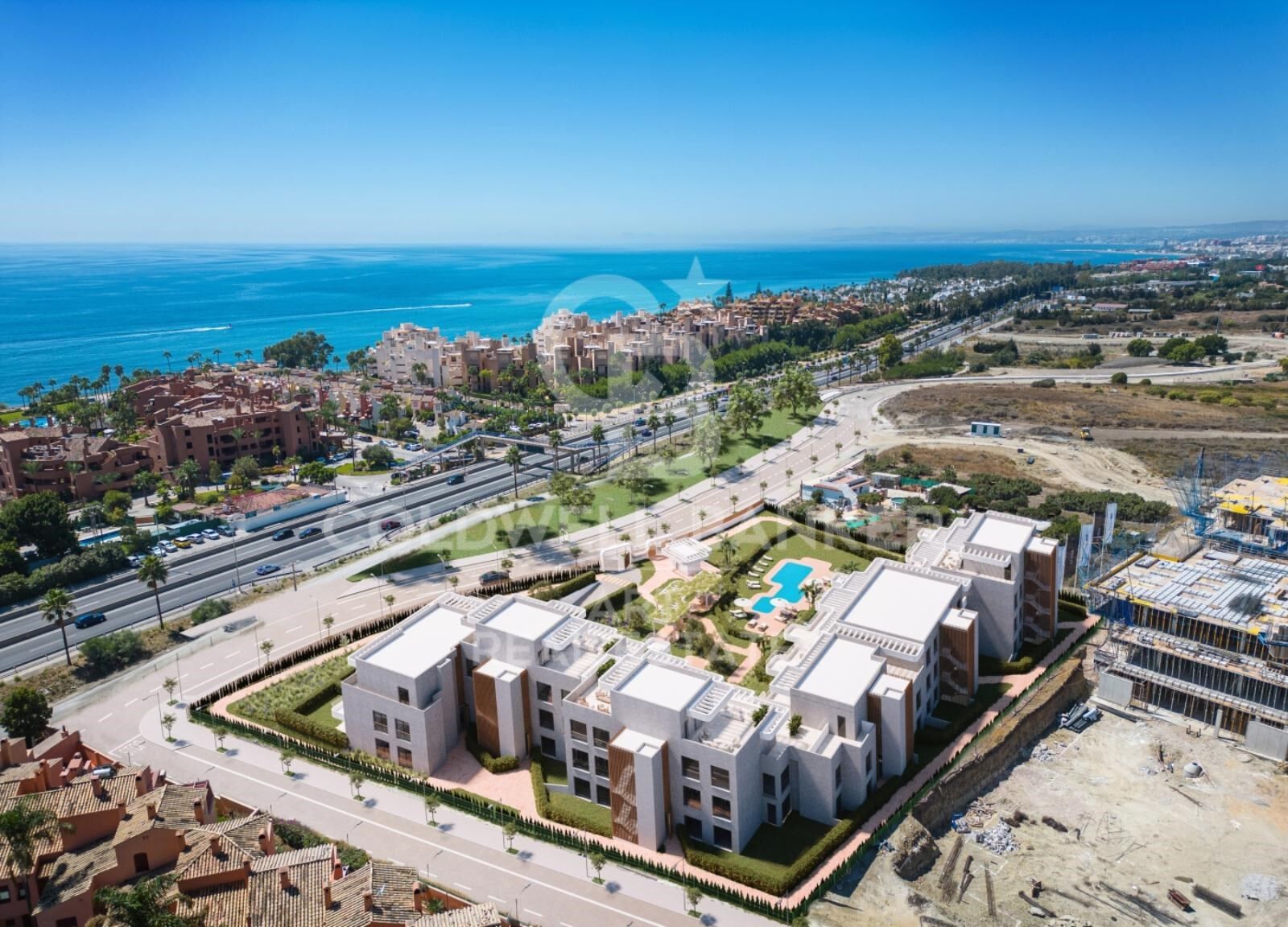 Nouveau développement avec des maisons très spacieuses à Estepona