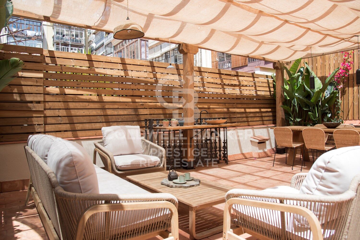 Piso en finca regia con elementos representativos y terraza. 'La Dreta de l'Eixample ', Barcelona