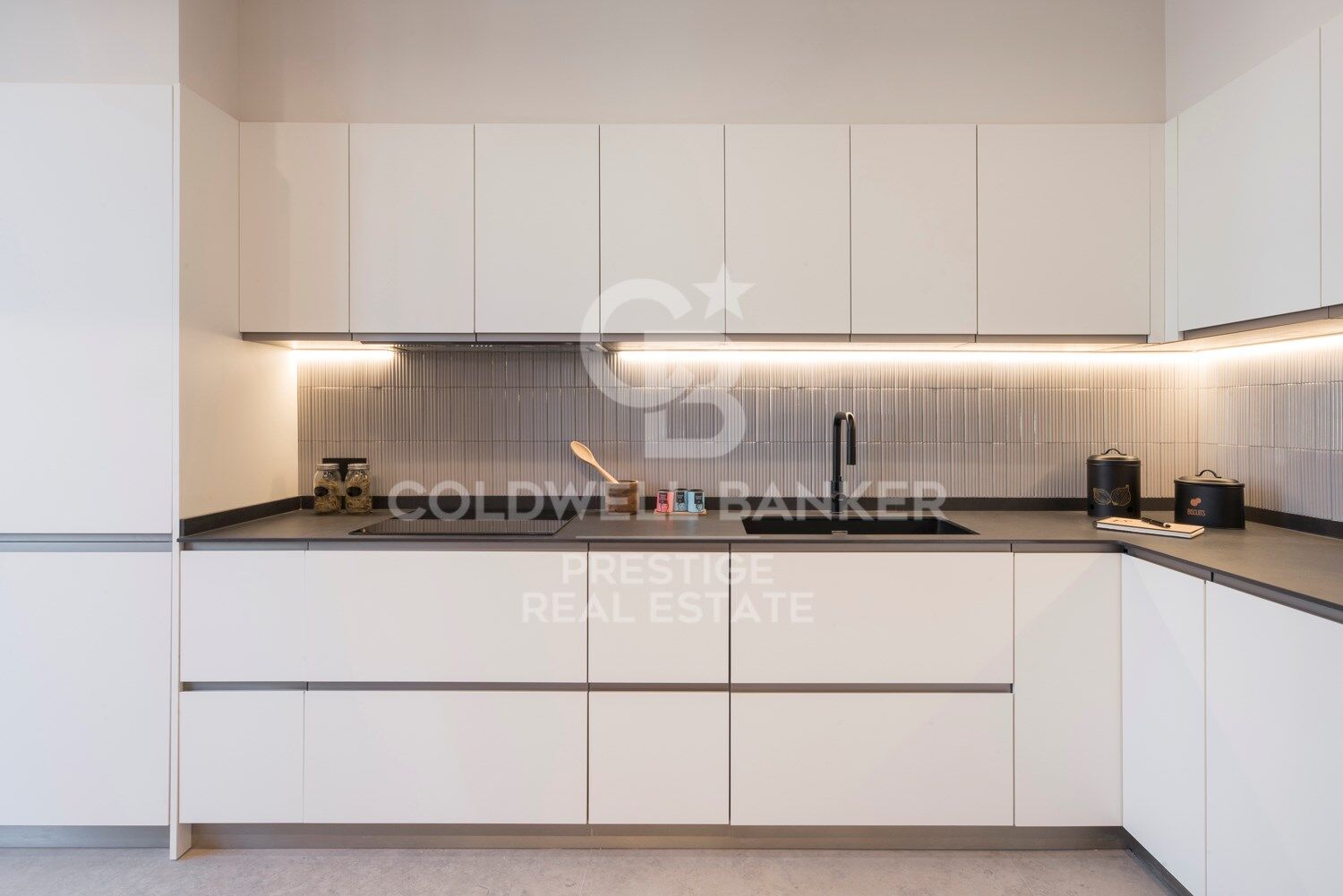 Apartment with representative elements and a terrace. 'La Dreta de l'Eixample ', Barcelona