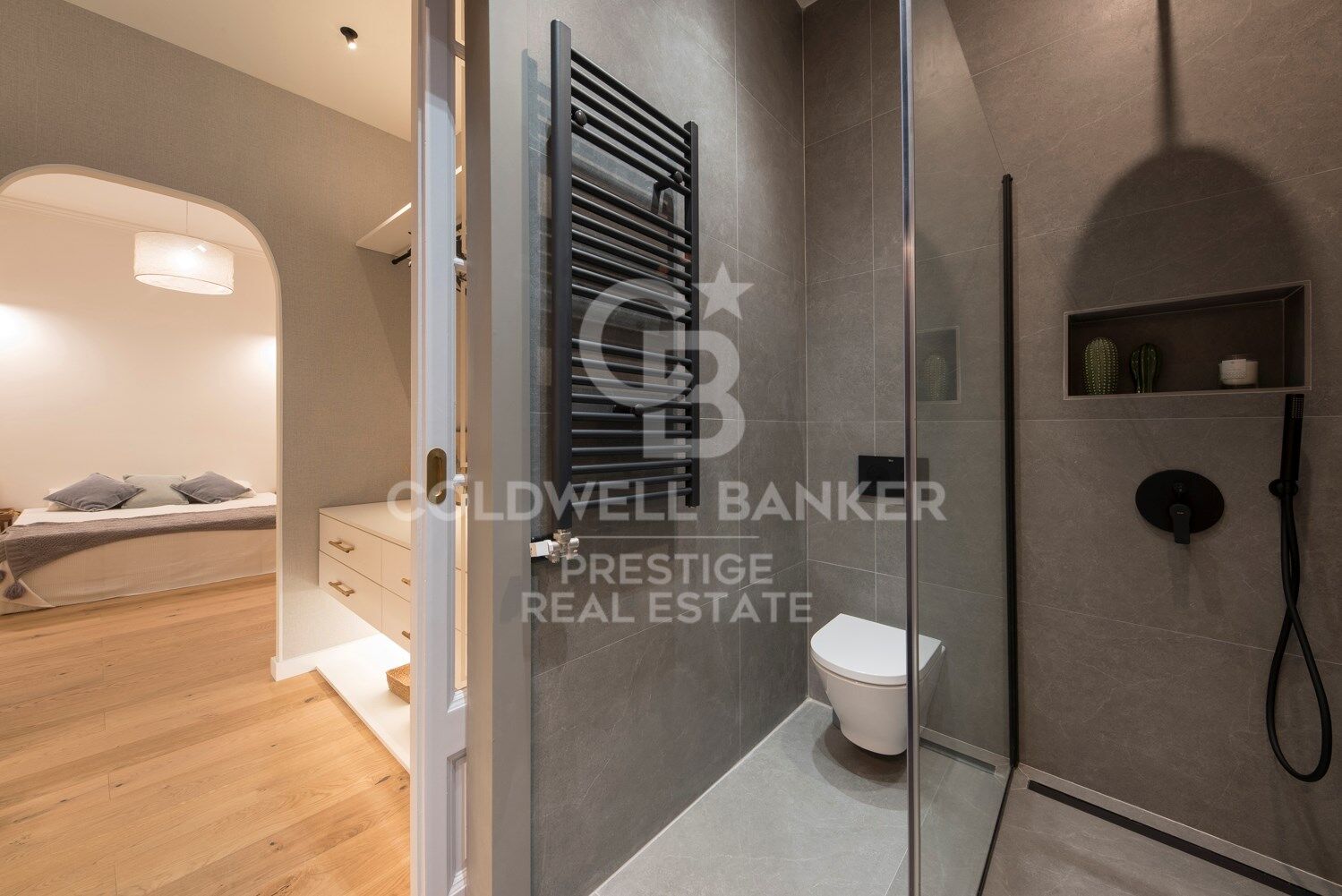 Apartment with representative elements and a terrace. 'La Dreta de l'Eixample ', Barcelona