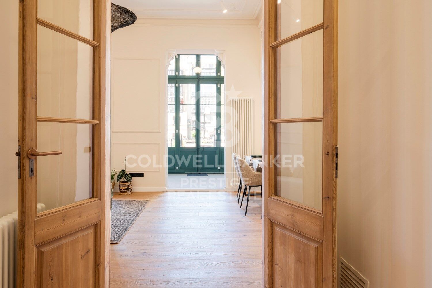 Piso en finca regia con elementos representativos y terraza. 'La Dreta de l'Eixample ', Barcelona