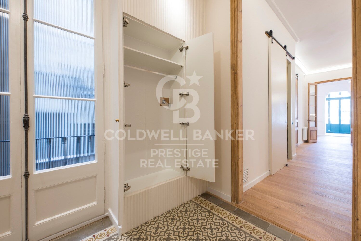 Apartment with representative elements and a terrace. 'La Dreta de l'Eixample ', Barcelona