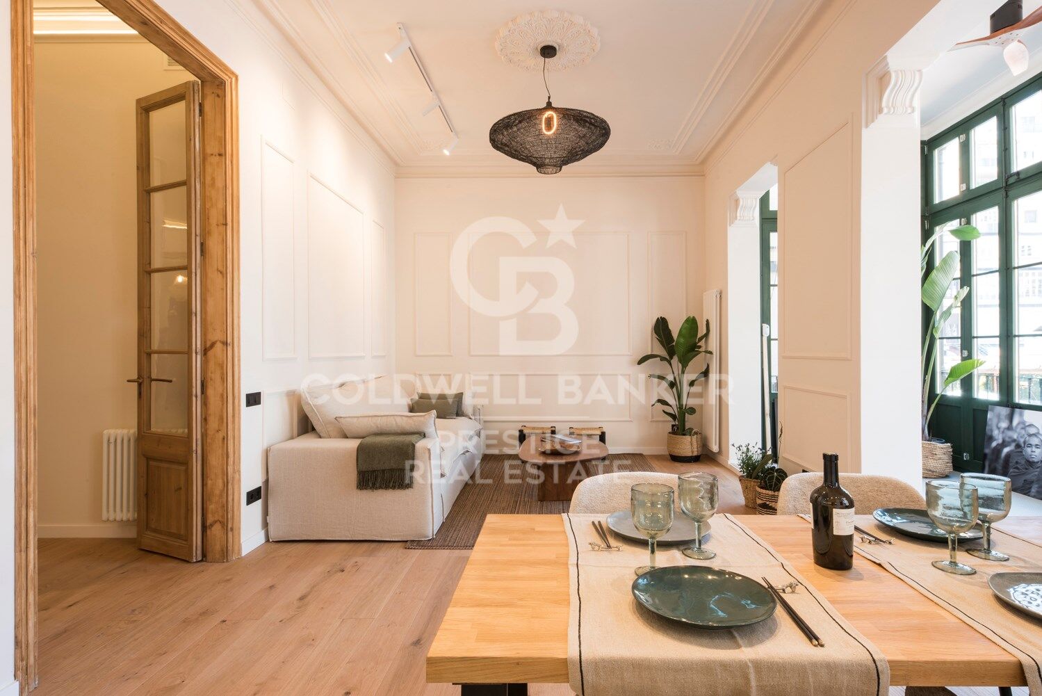 Apartment with representative elements and a terrace. 'La Dreta de l'Eixample ', Barcelona