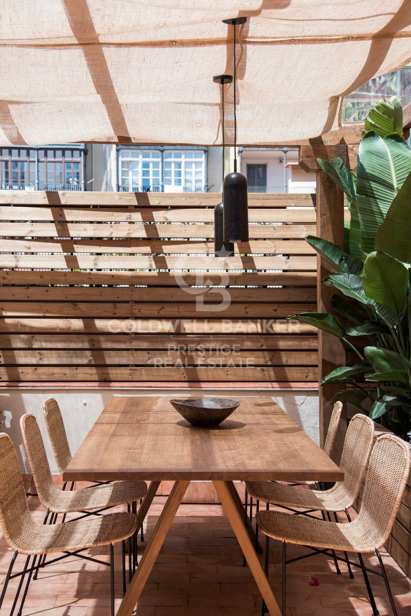 Piso en finca regia con elementos representativos y terraza. 'La Dreta de l'Eixample ', Barcelona