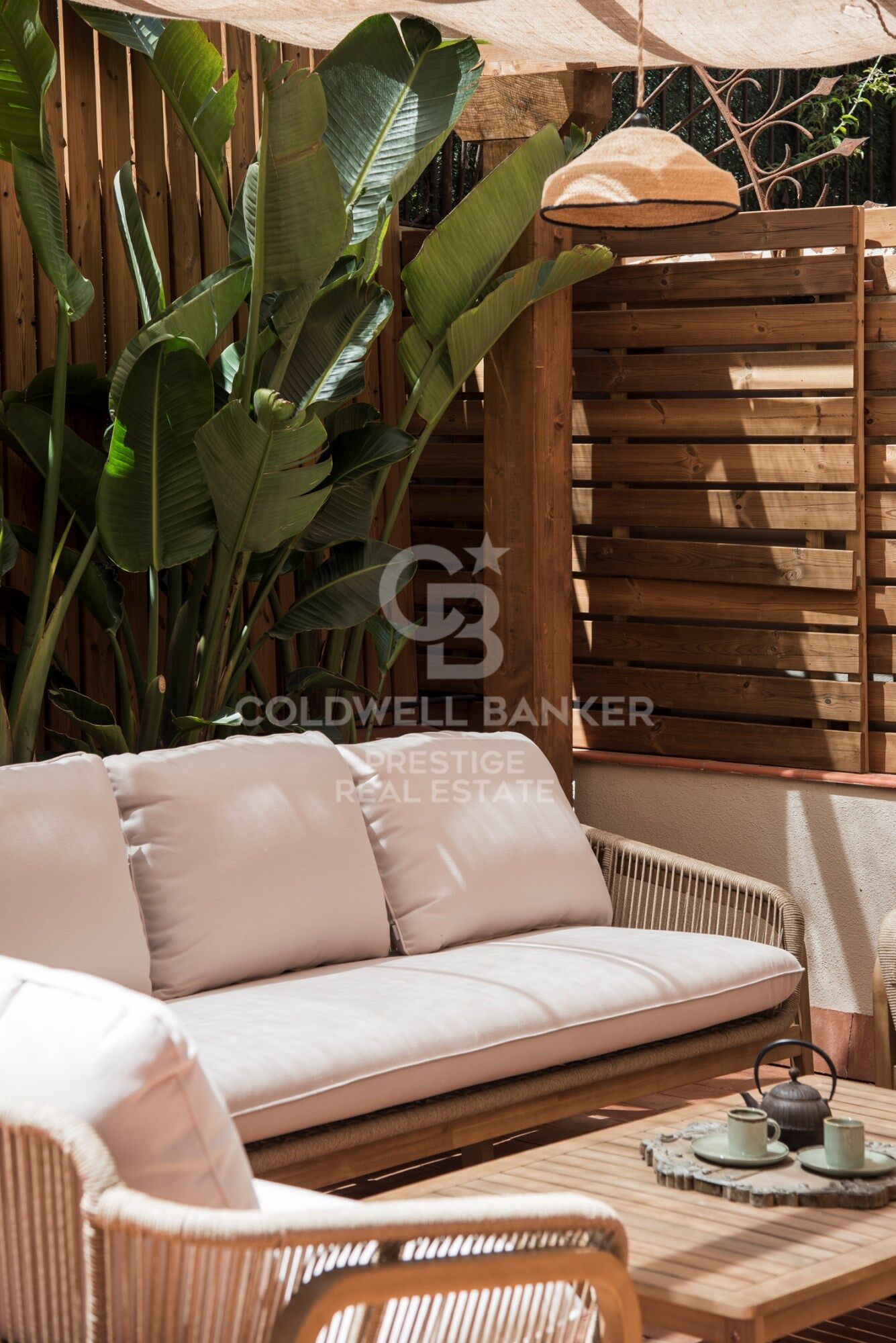 Apartment with representative elements and a terrace. 'La Dreta de l'Eixample ', Barcelona