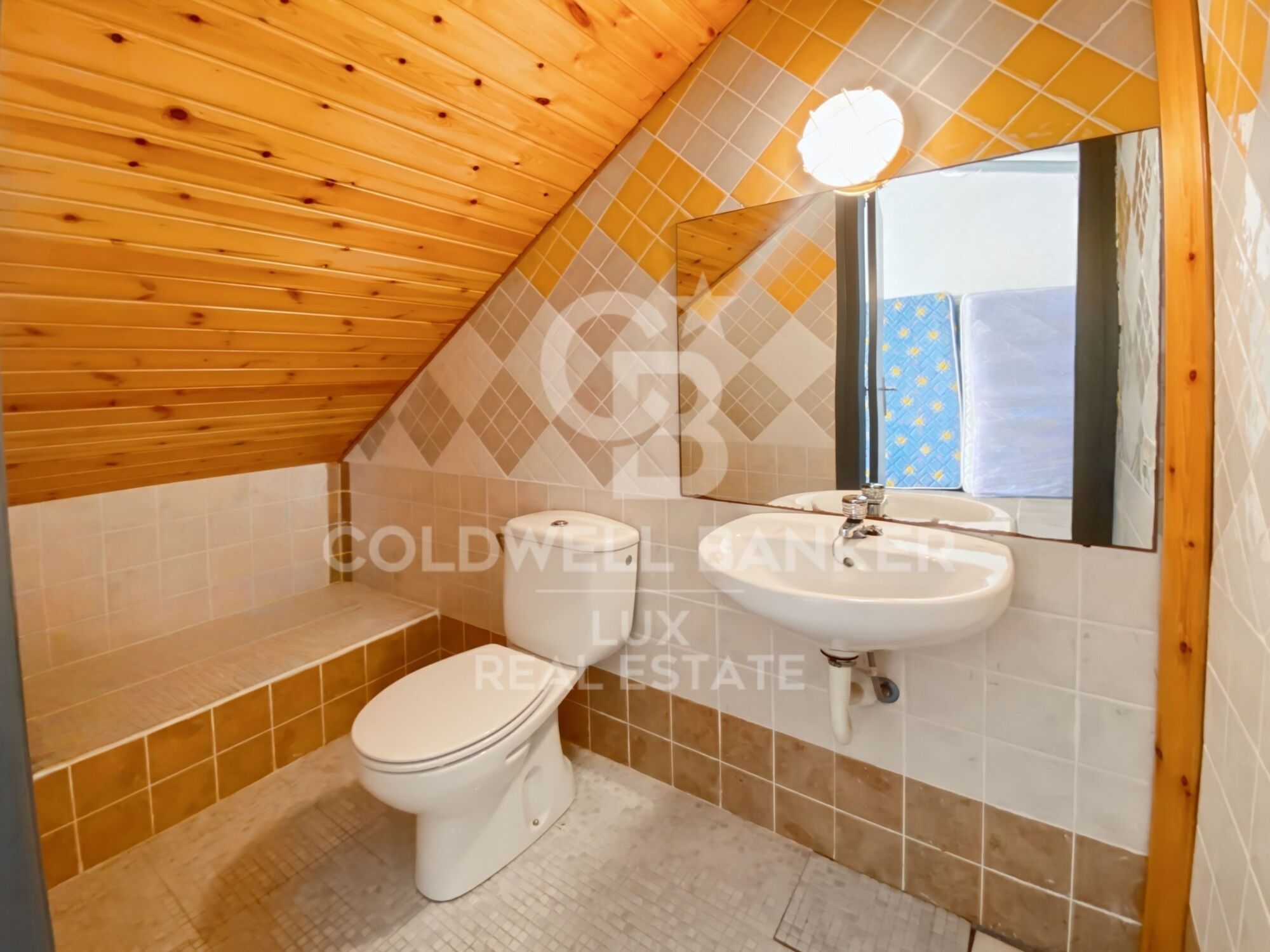 House + plot with tourist license for sale in Llançà