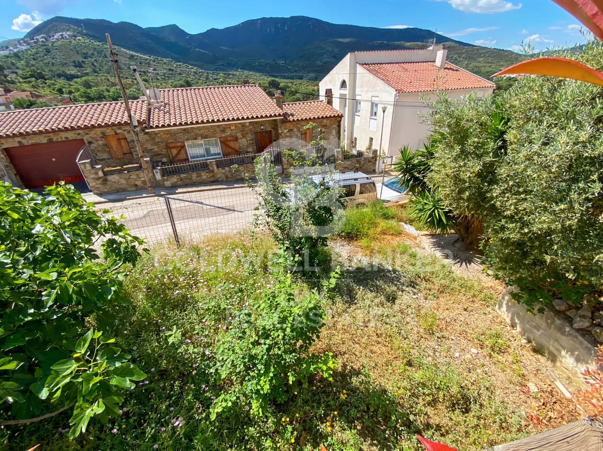 Haus + Grundstück mit Tourismuslizenz in Llançà zu verkaufen