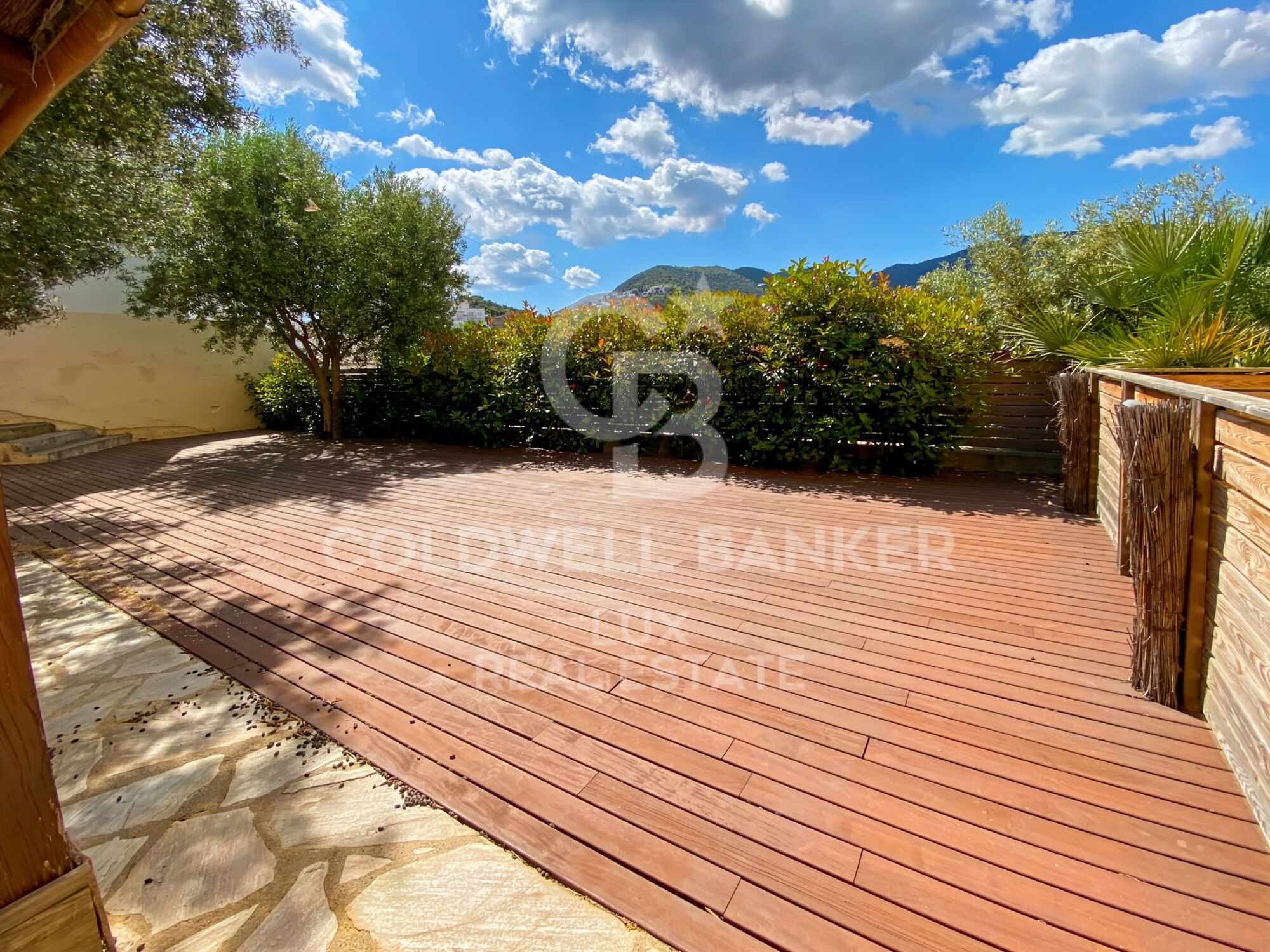 Haus + Grundstück mit Tourismuslizenz in Llançà zu verkaufen