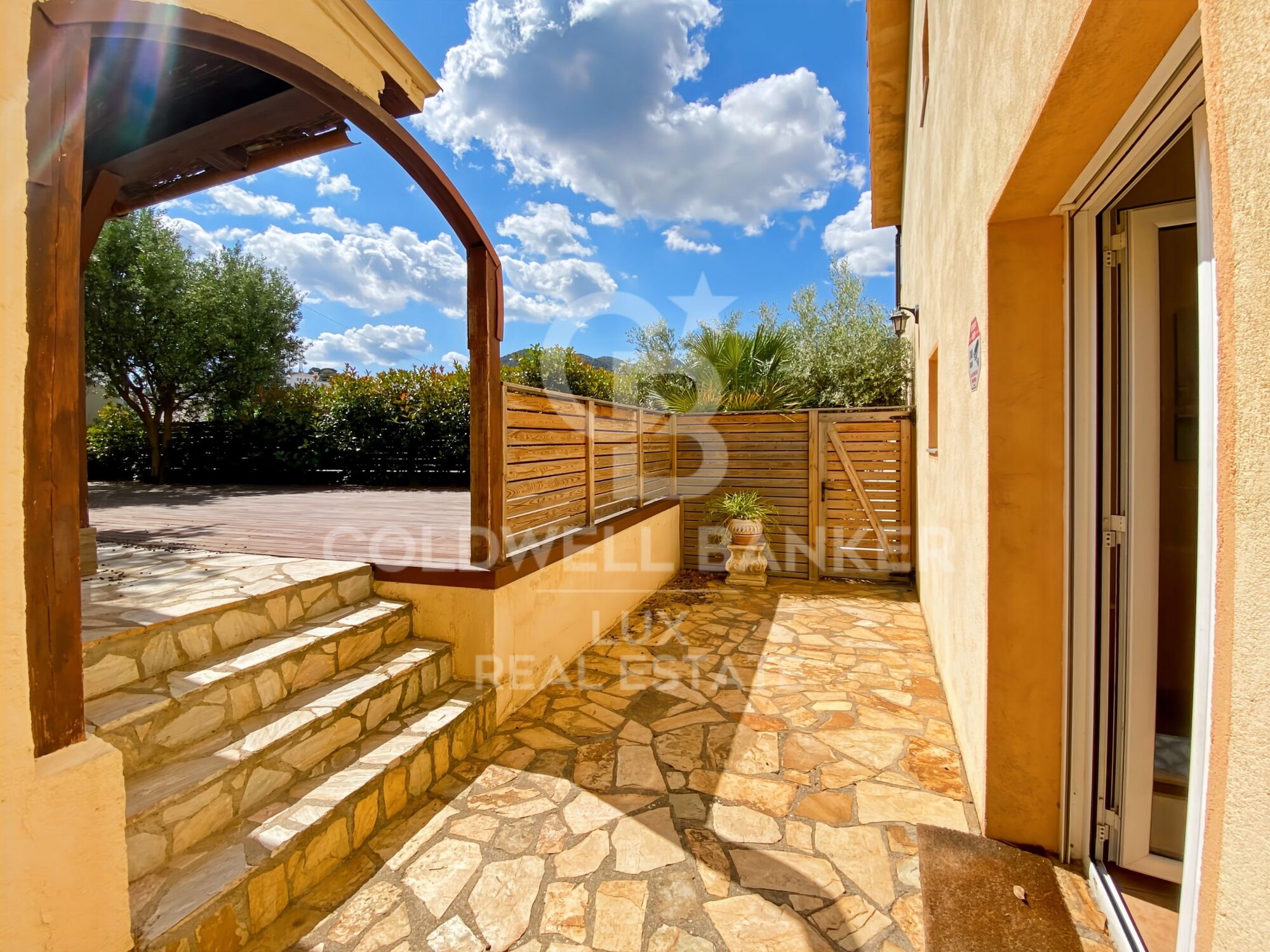 House + plot with tourist license for sale in Llançà