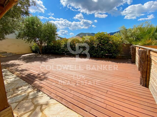 House + plot with tourist license for sale in Llançà