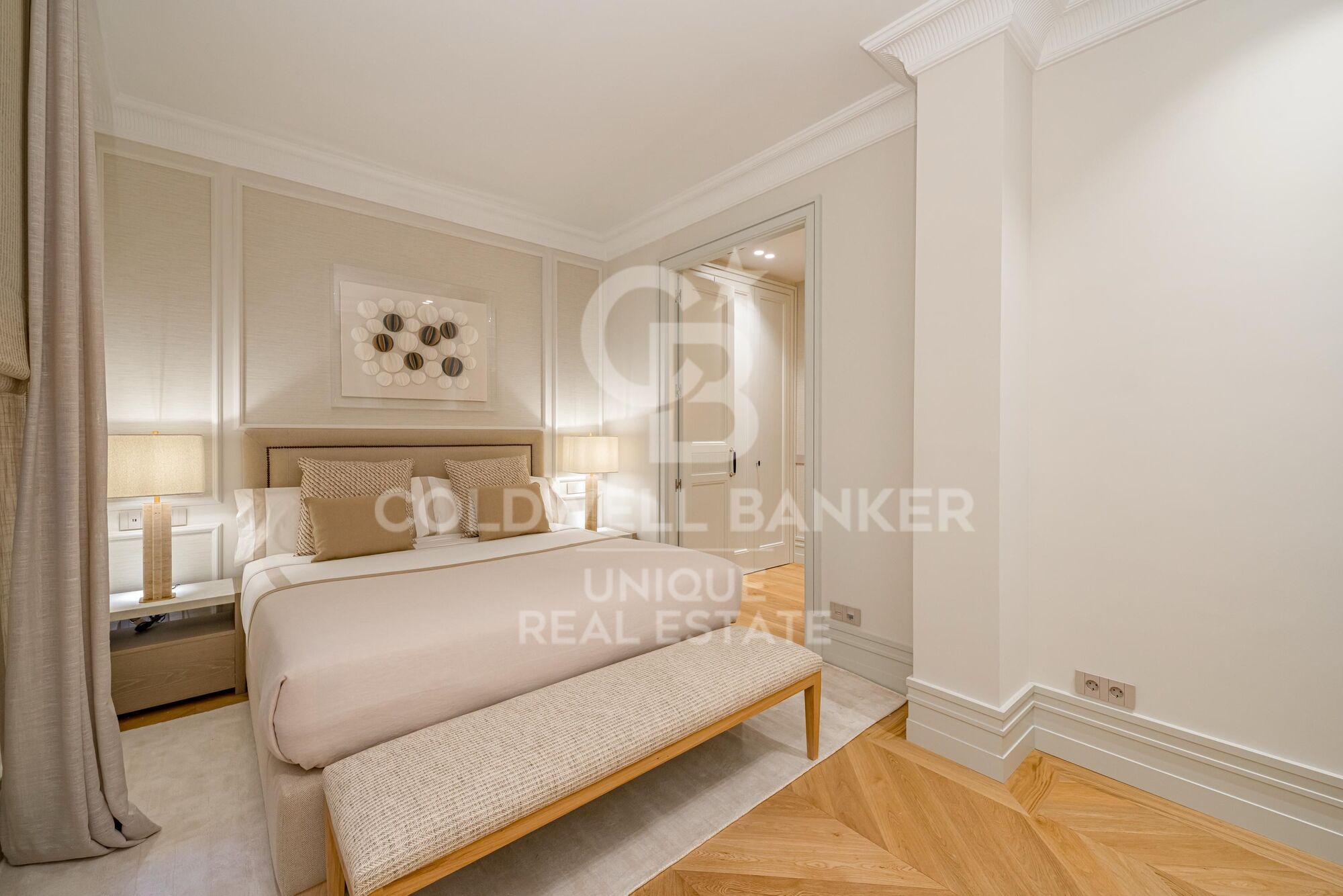 Completely refurbished 3 bedroom flat with views of the Retiro Park