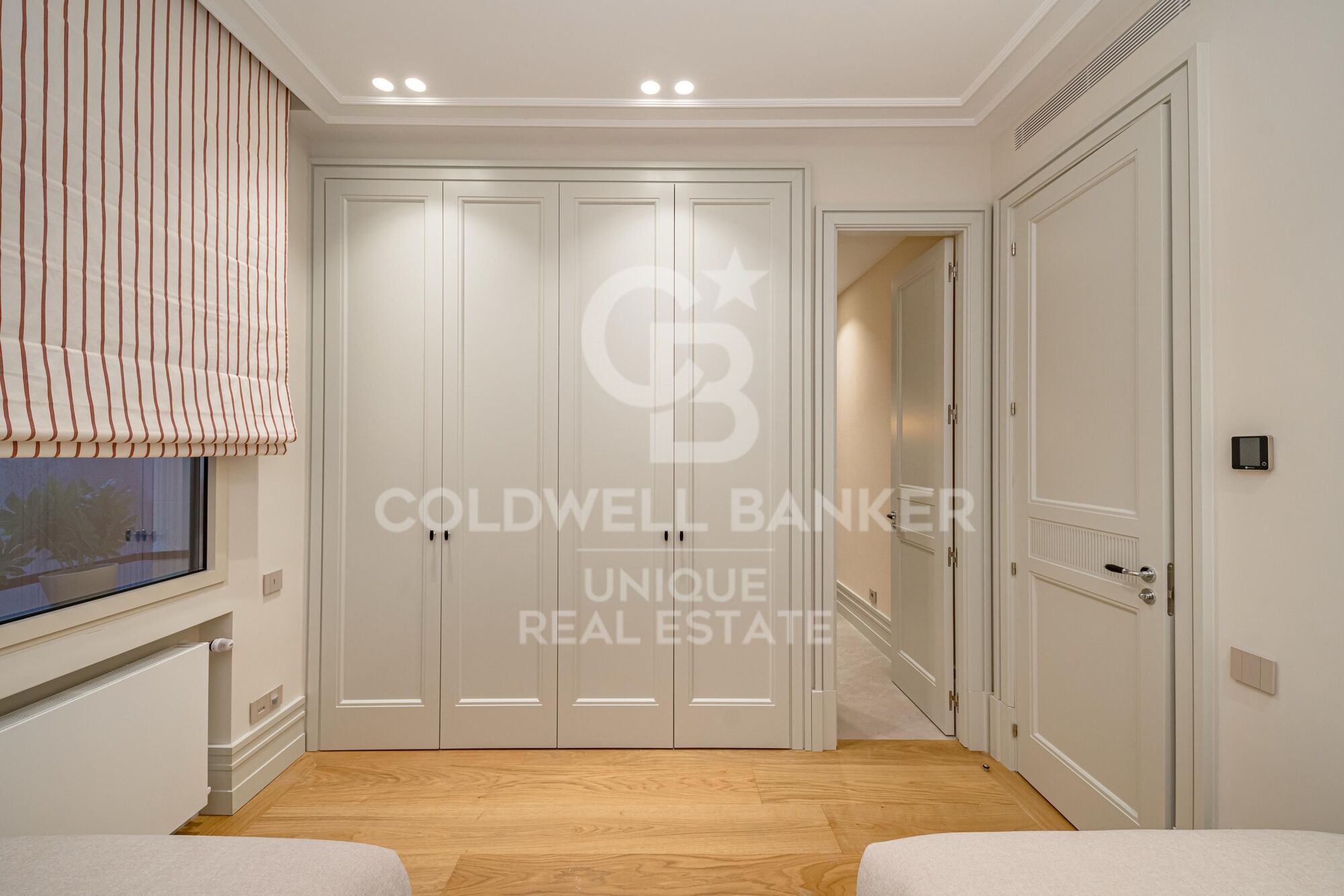 Completely refurbished 3 bedroom flat with views of the Retiro Park