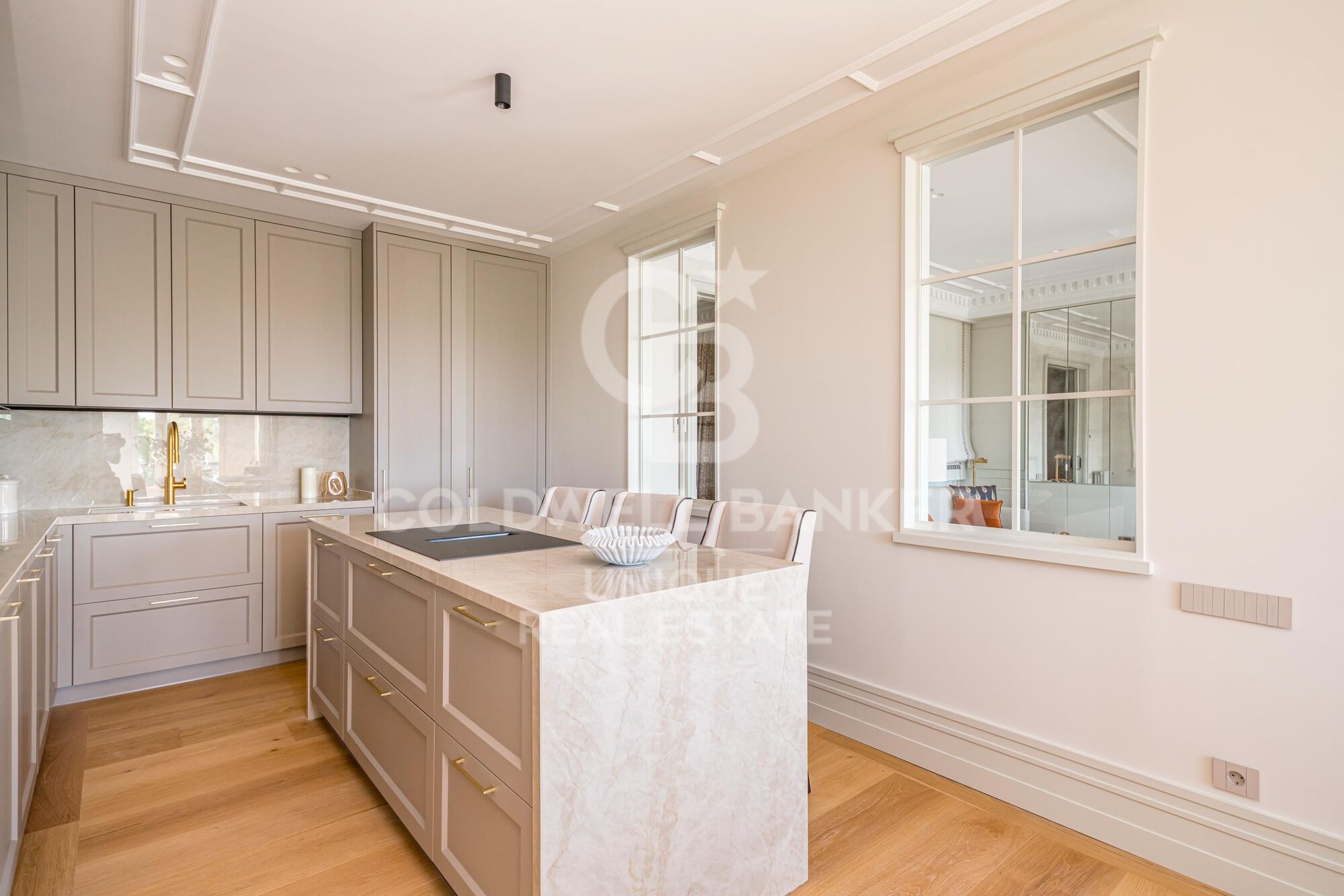 Completely refurbished 3 bedroom flat with views of the Retiro Park