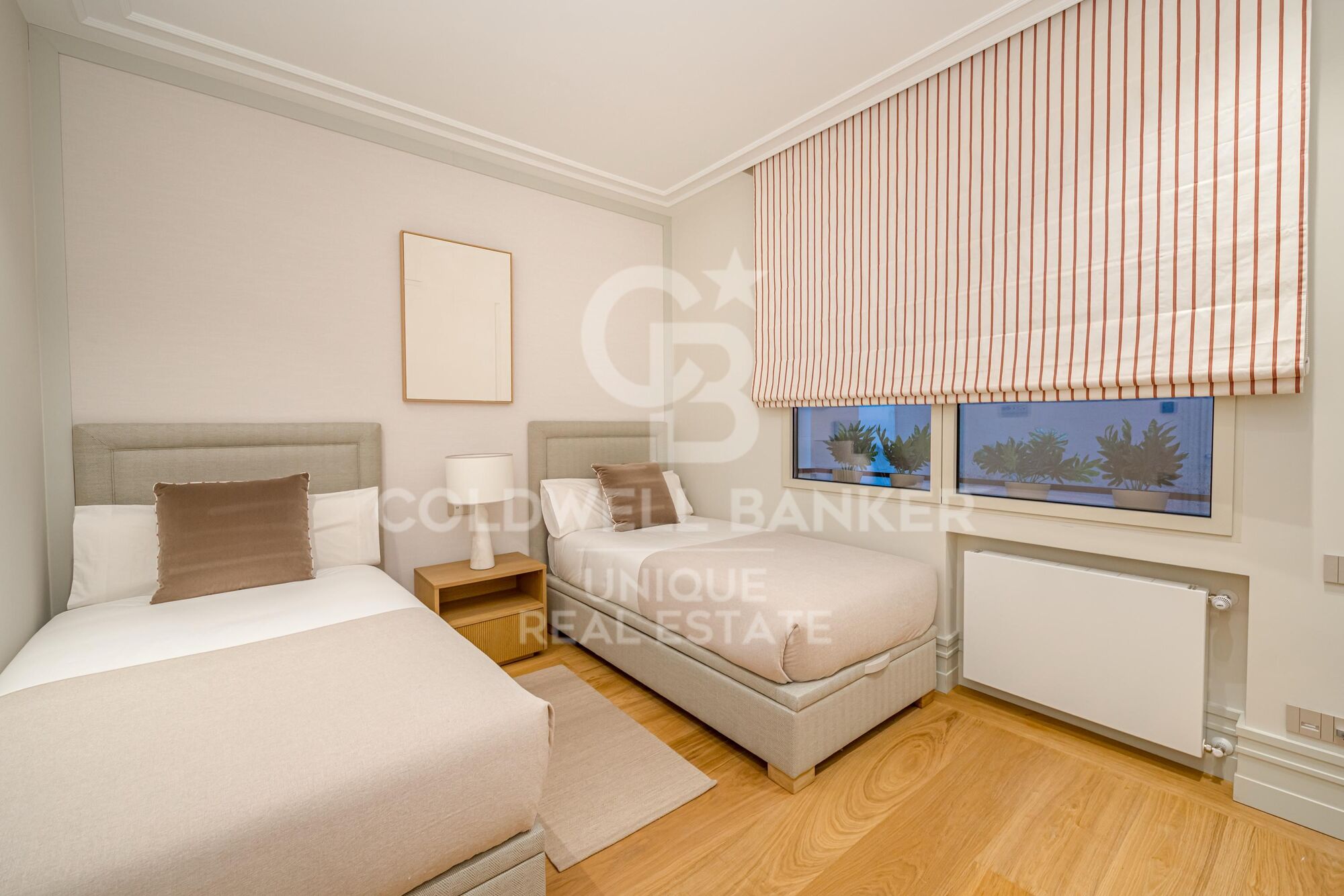Completely refurbished 3 bedroom flat with views of the Retiro Park