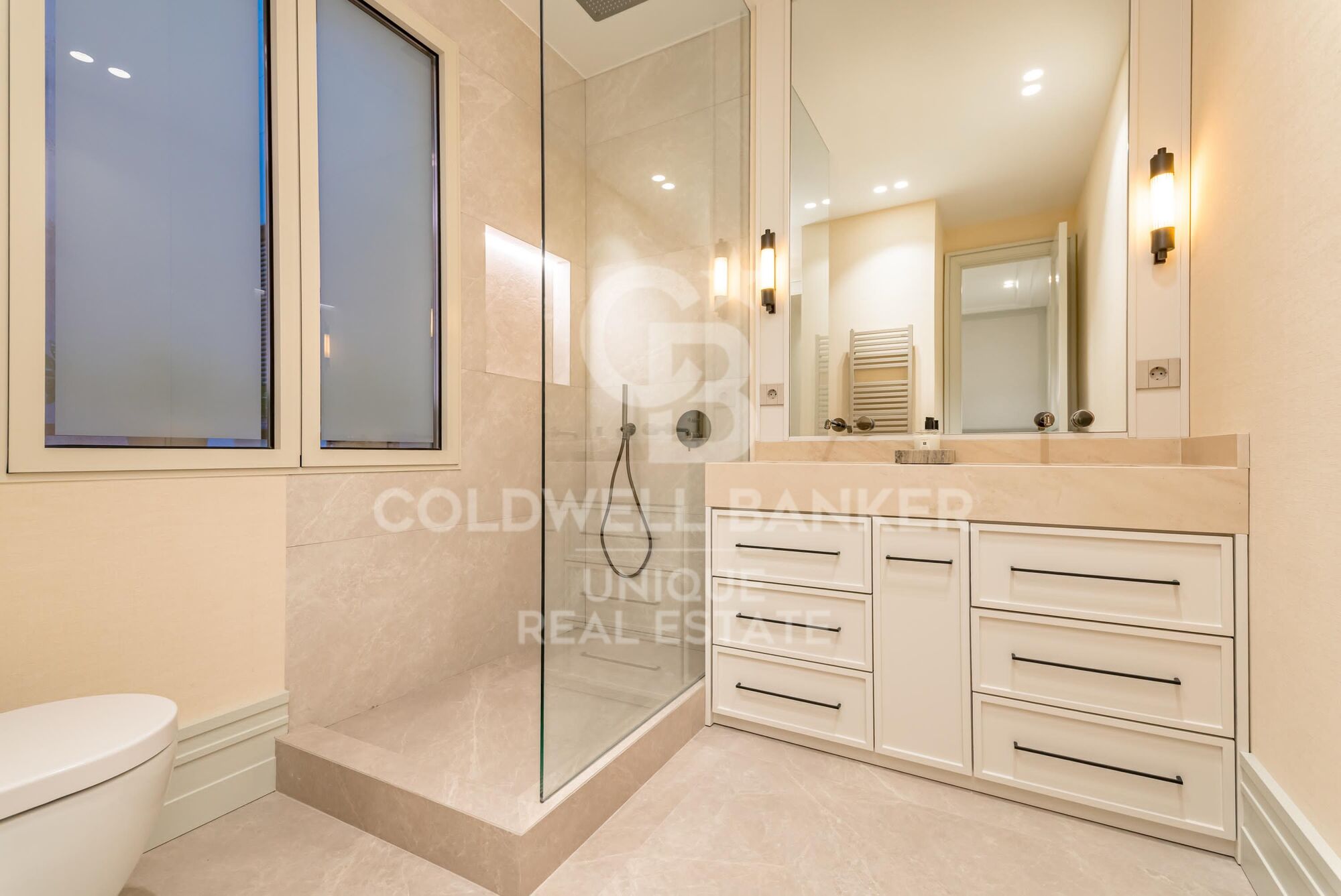 Completely refurbished 3 bedroom flat with views of the Retiro Park