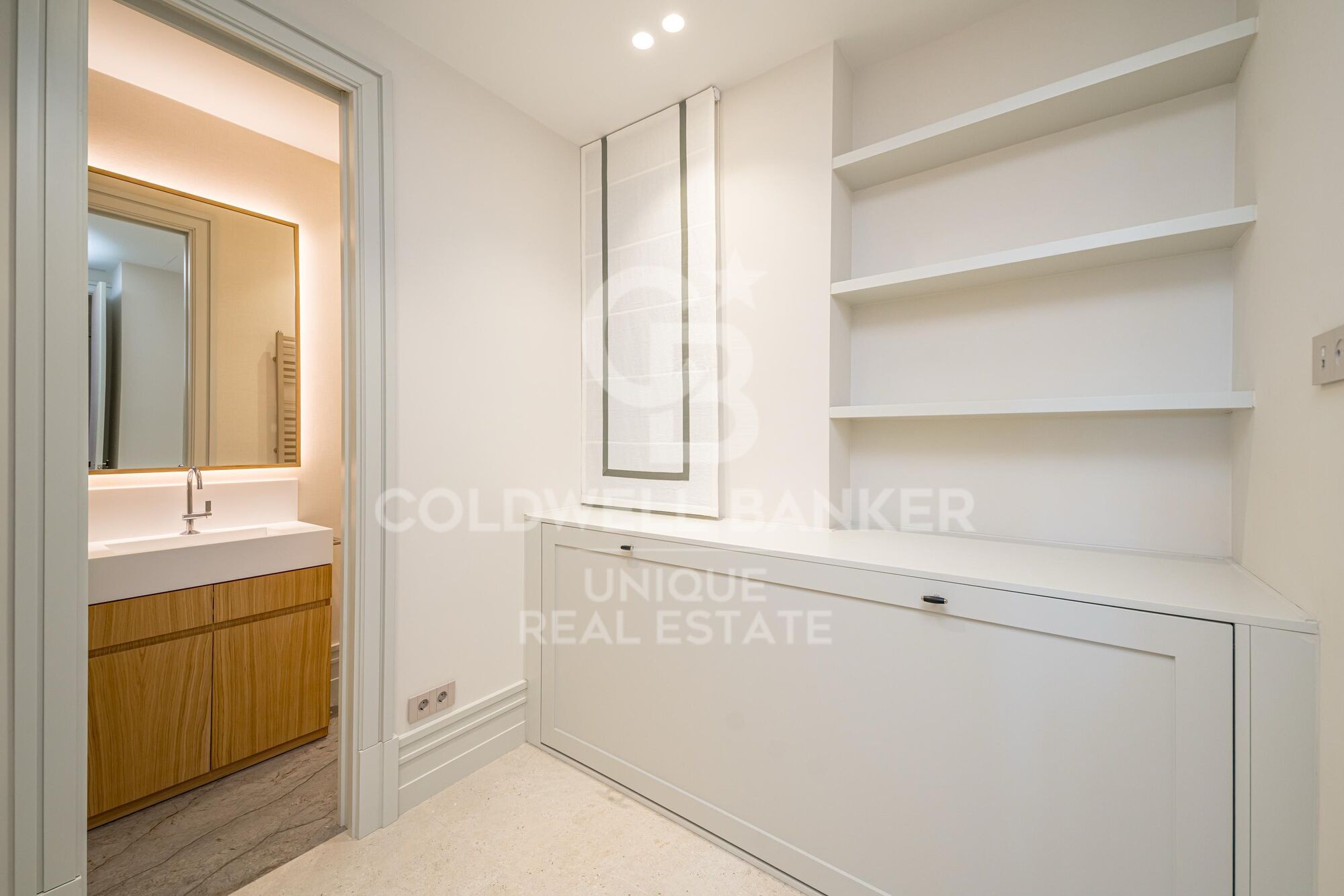 Completely refurbished 3 bedroom flat with views of the Retiro Park