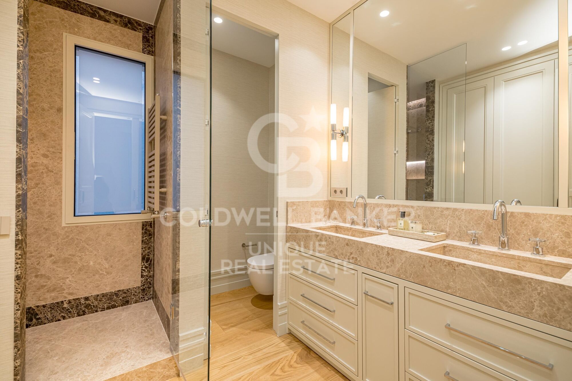 Completely refurbished 3 bedroom flat with views of the Retiro Park