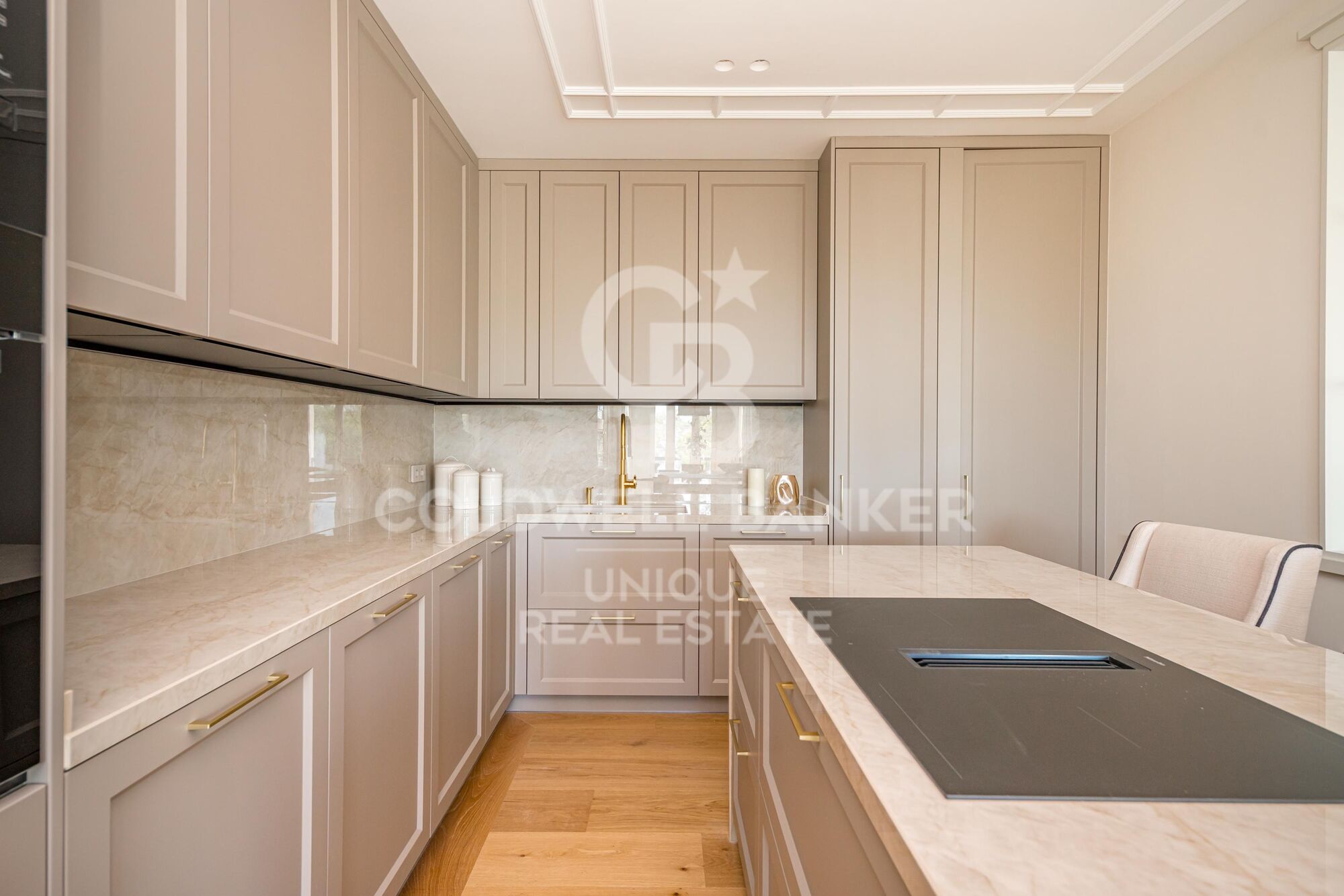 Completely refurbished 3 bedroom flat with views of the Retiro Park