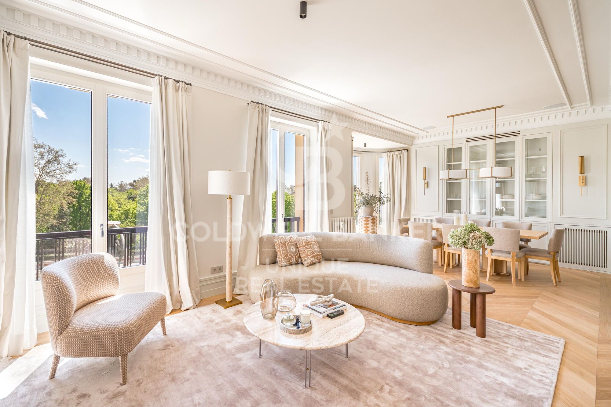 Completely refurbished 3 bedroom flat with views of the Retiro Park