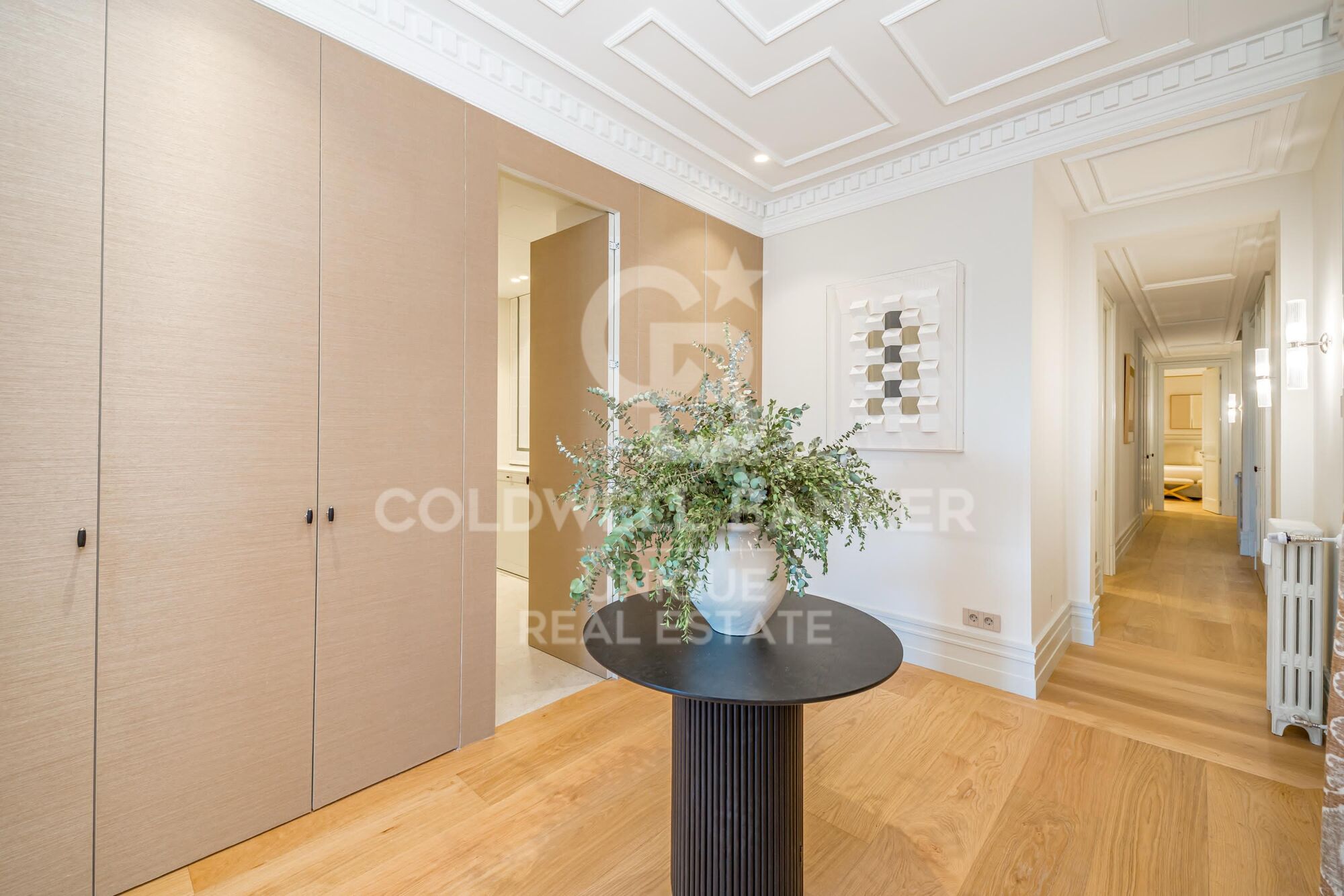 Completely refurbished 3 bedroom flat with views of the Retiro Park