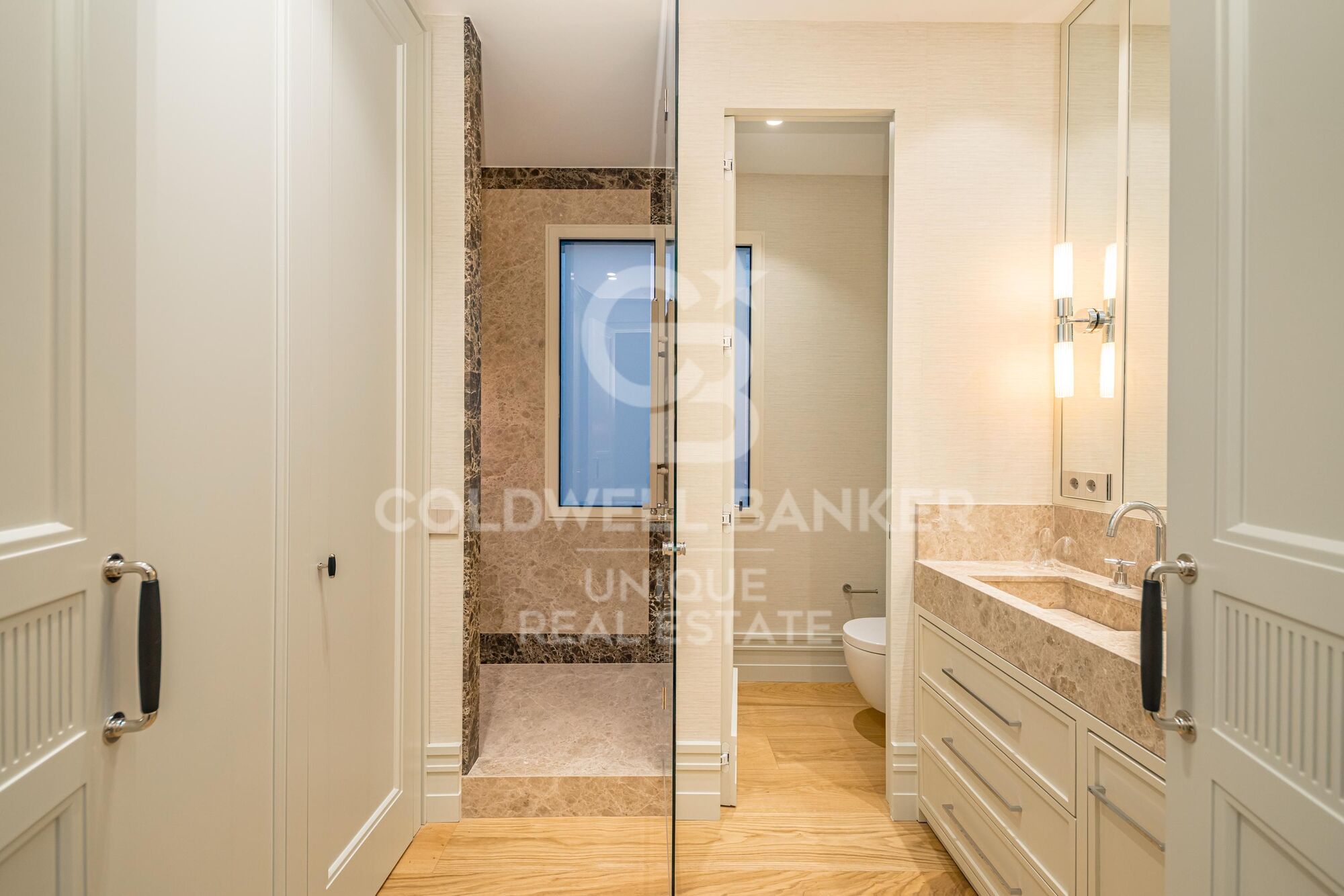 Completely refurbished 3 bedroom flat with views of the Retiro Park