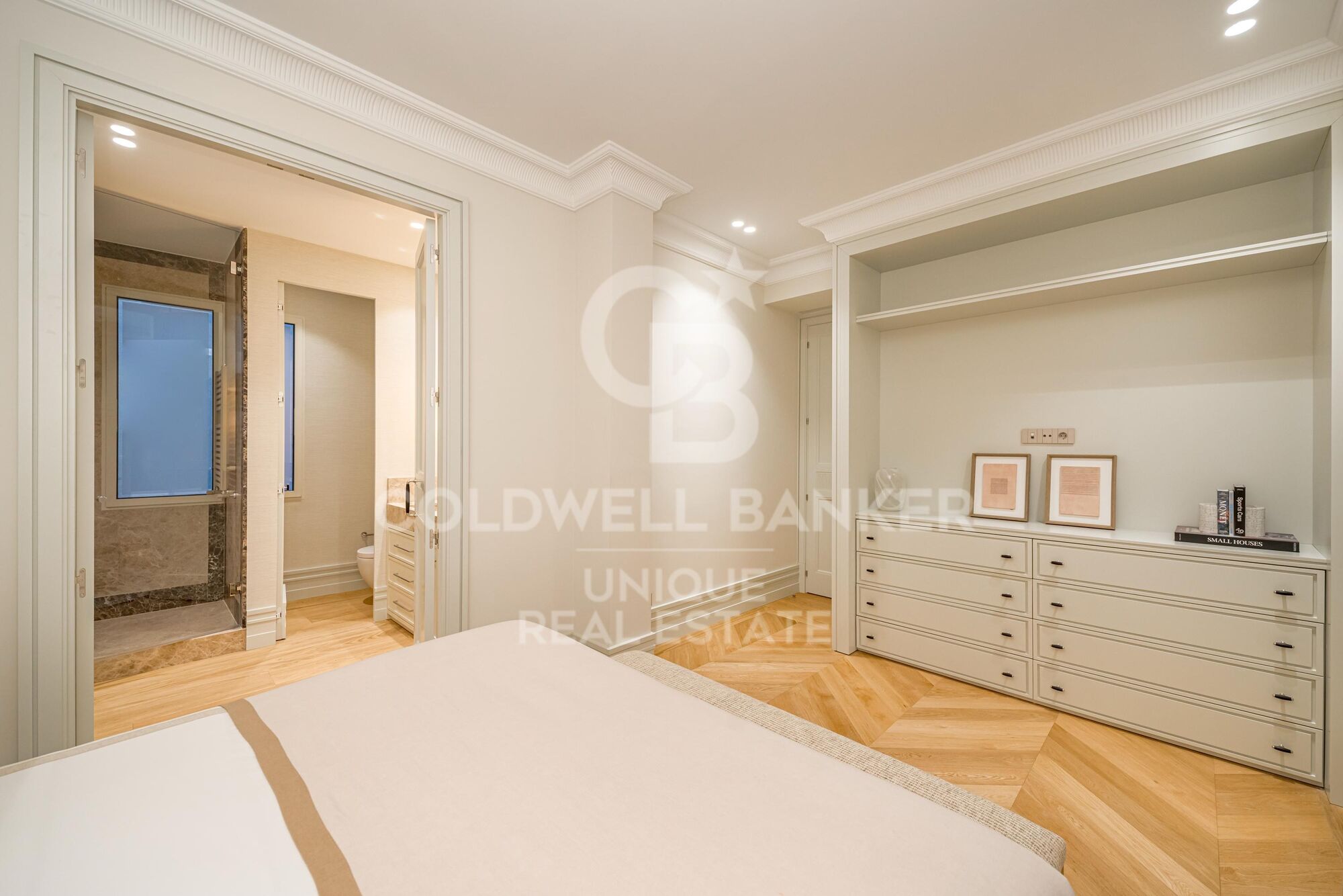 Completely refurbished 3 bedroom flat with views of the Retiro Park