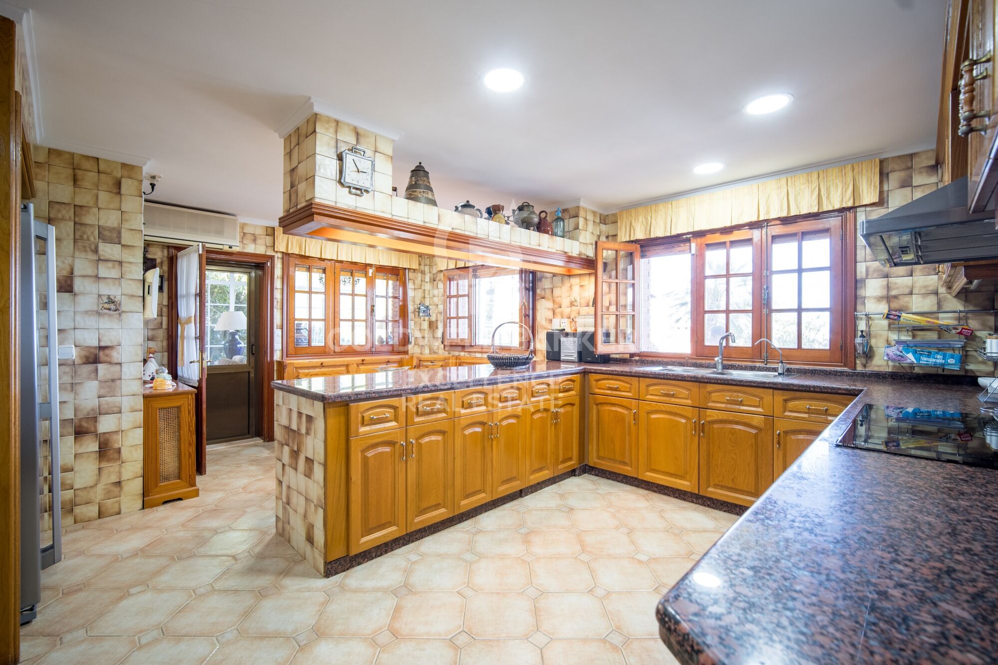 Exclusiva Villa de lujo en Chiva con piscina y vistas espectaculares