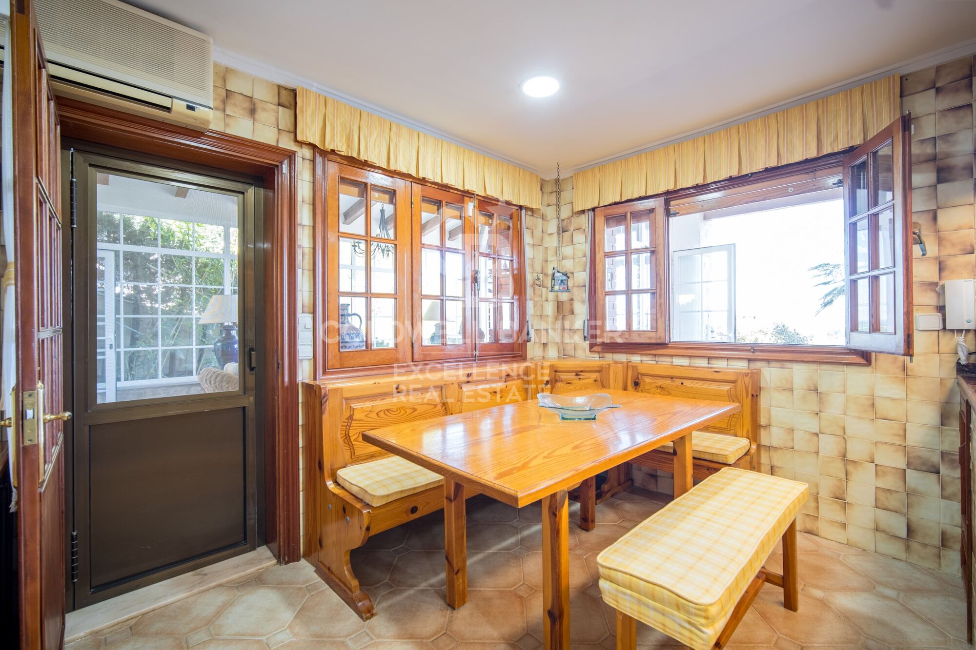 Exclusiva Villa de lujo en Chiva con piscina y vistas espectaculares