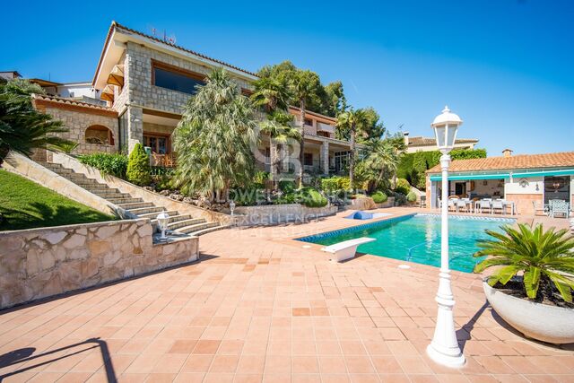 Exklusive Luxusvilla in Sierra Perenchiza mit Pool und spektakulärer Aussicht