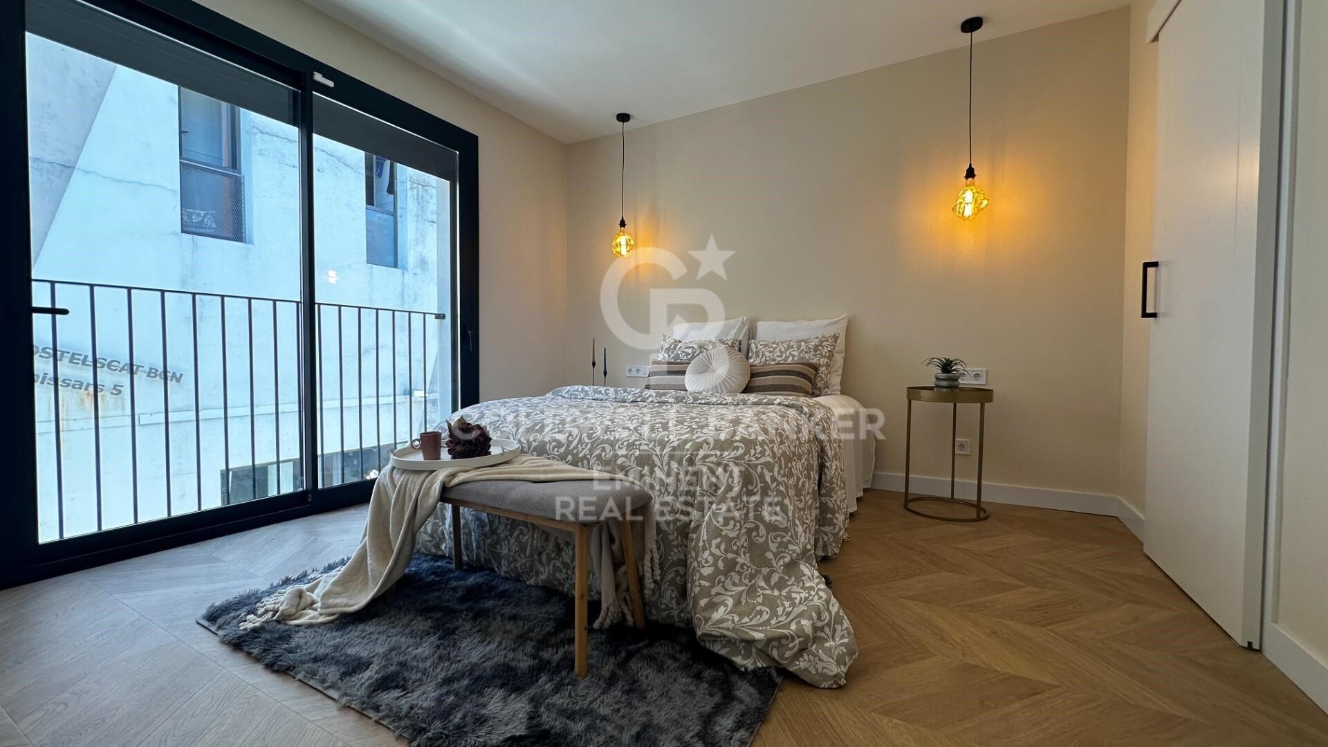 Furnished P1 apartment, newly built with attention to detail, featuring a private terrace, solarium, and communal pool.