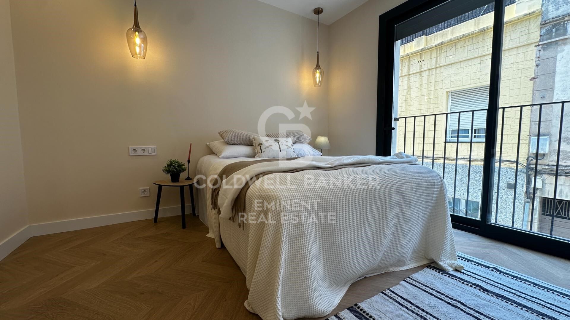 Furnished P1 apartment, newly built with attention to detail, featuring a private terrace, solarium, and communal pool.