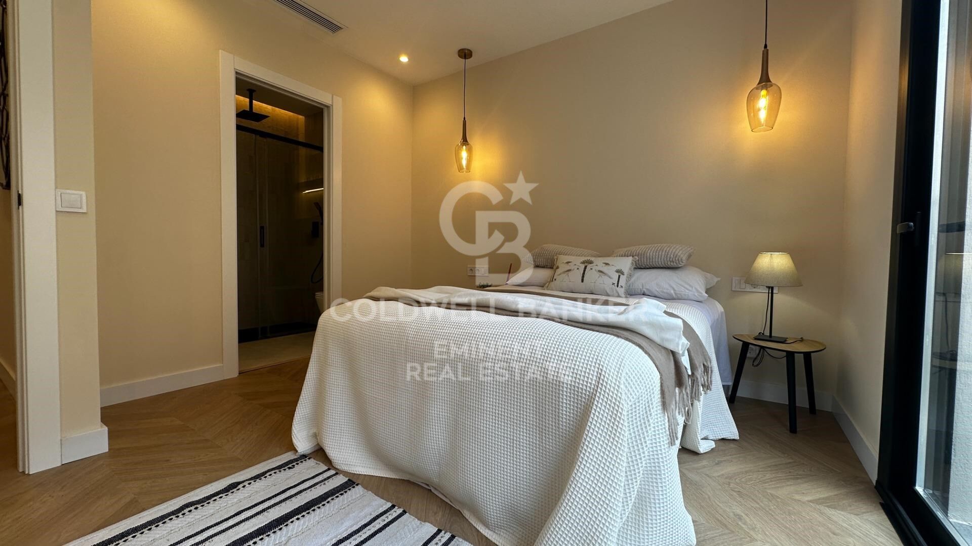 Furnished P1 apartment, newly built with attention to detail, featuring a private terrace, solarium, and communal pool.