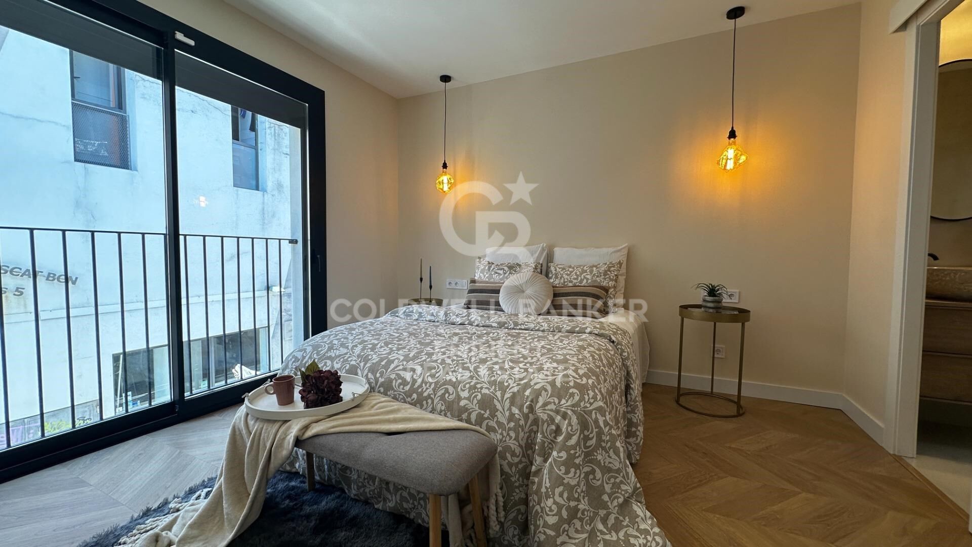 Furnished P1 apartment, newly built with attention to detail, featuring a private terrace, solarium, and communal pool.