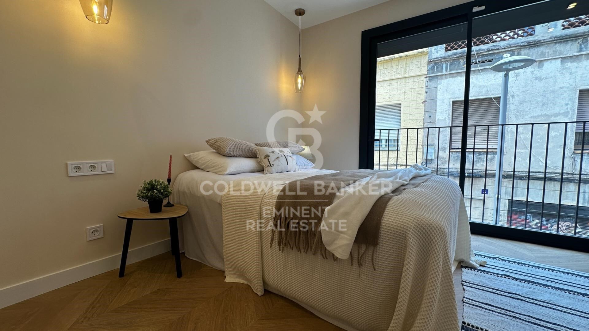 Furnished P1 apartment, newly built with attention to detail, featuring a private terrace, solarium, and communal pool.