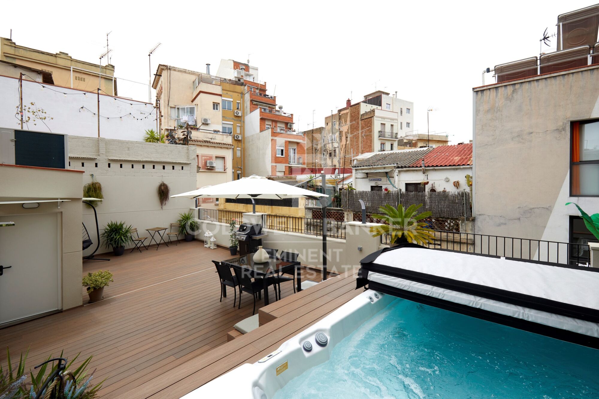 Möblierte Wohnung P1, Neubau mit viel Liebe zum Detail, mit privater Terrasse, Solarium und Gemeinschaftspool.