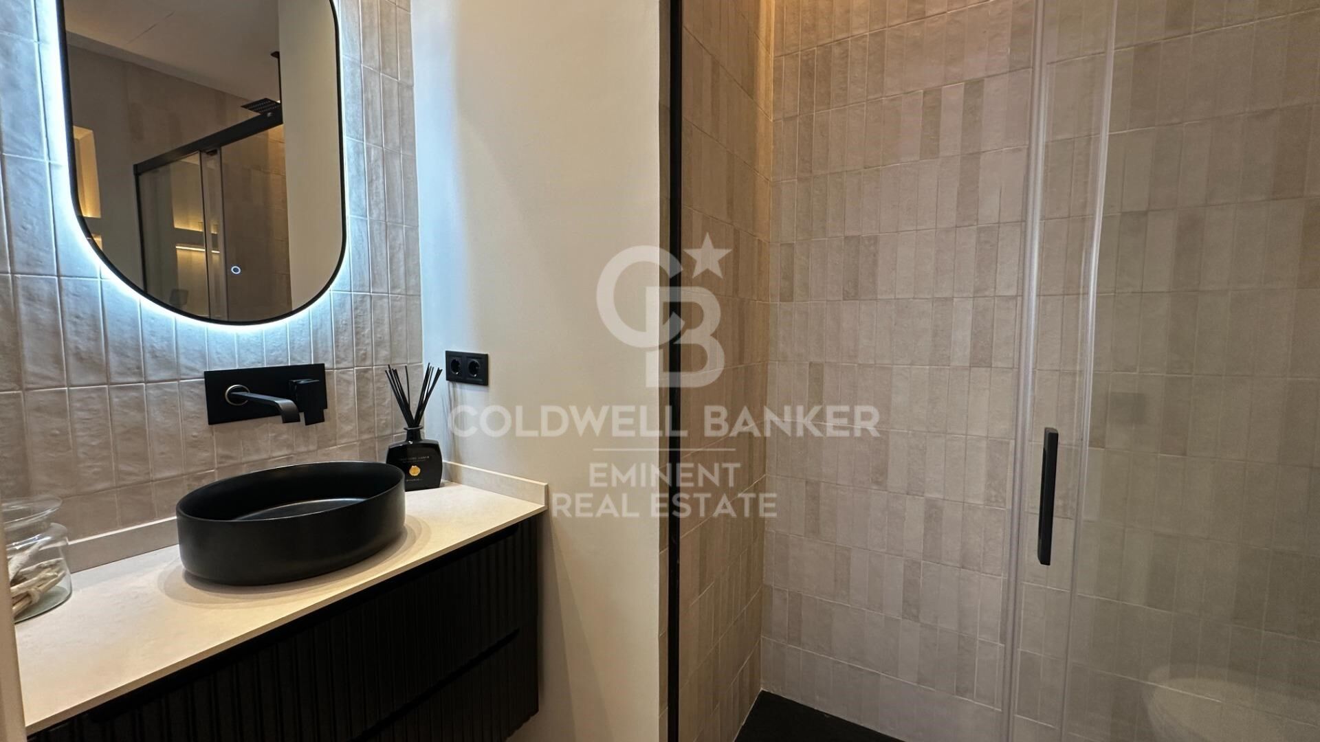 Möblierte Wohnung P1, Neubau mit viel Liebe zum Detail, mit privater Terrasse, Solarium und Gemeinschaftspool.