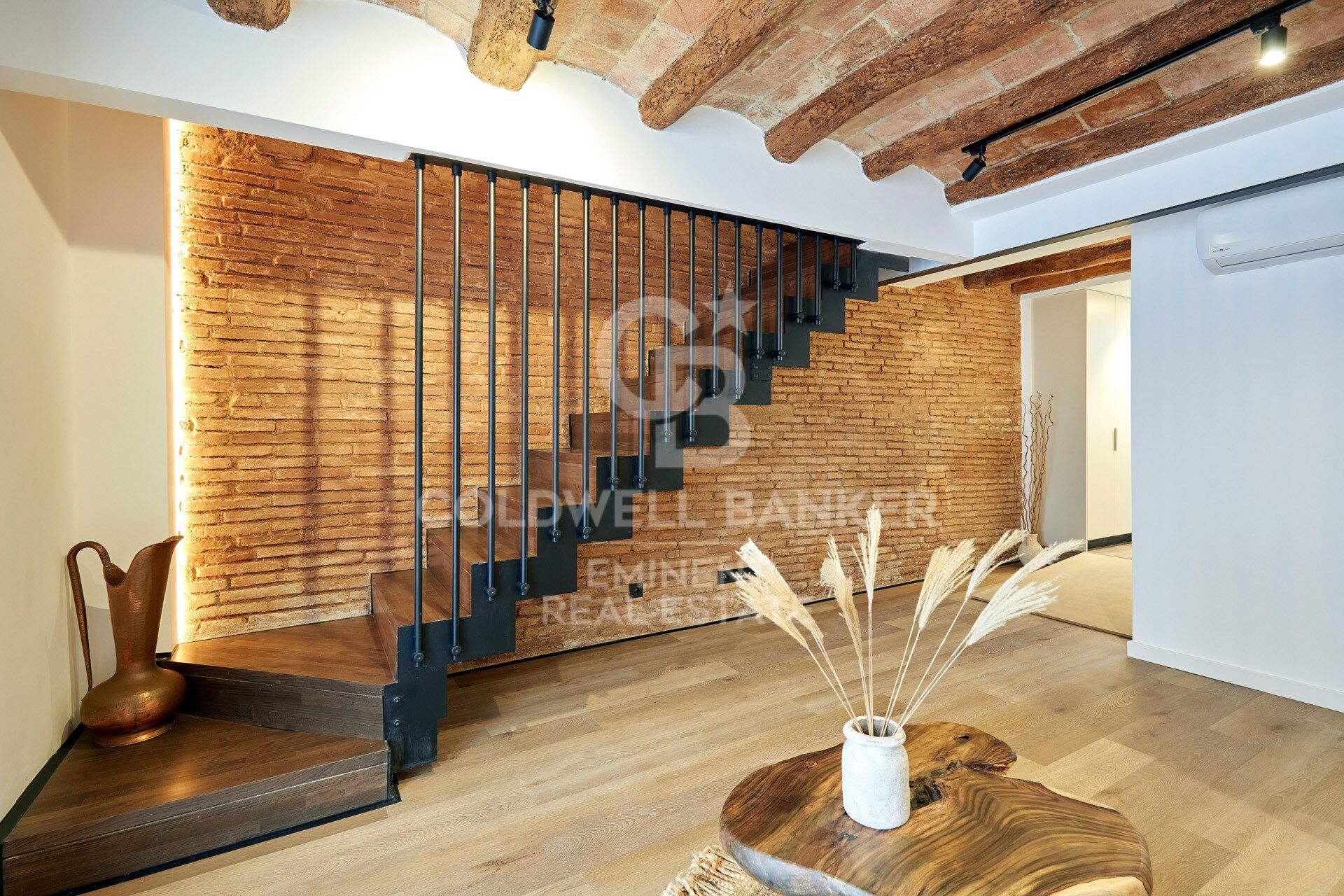 96 m² Duplex with Private Terrace and Communal Pool - Sants