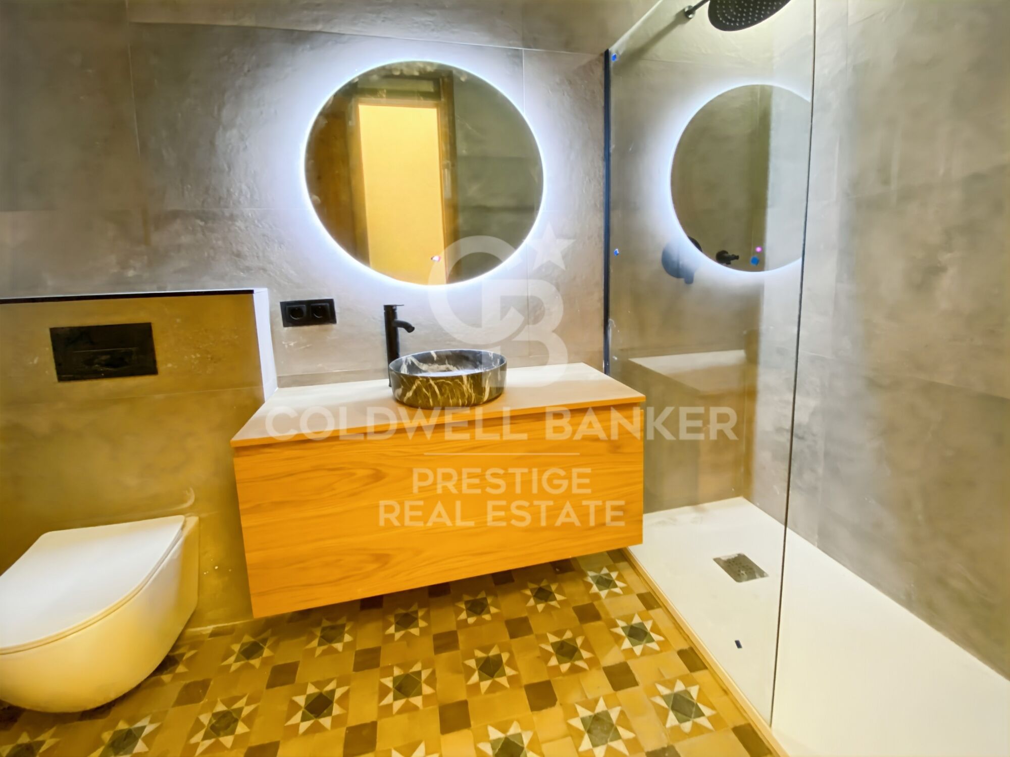 Renovated Apartment for Sale in Eixample Barcelona with Large Terrace