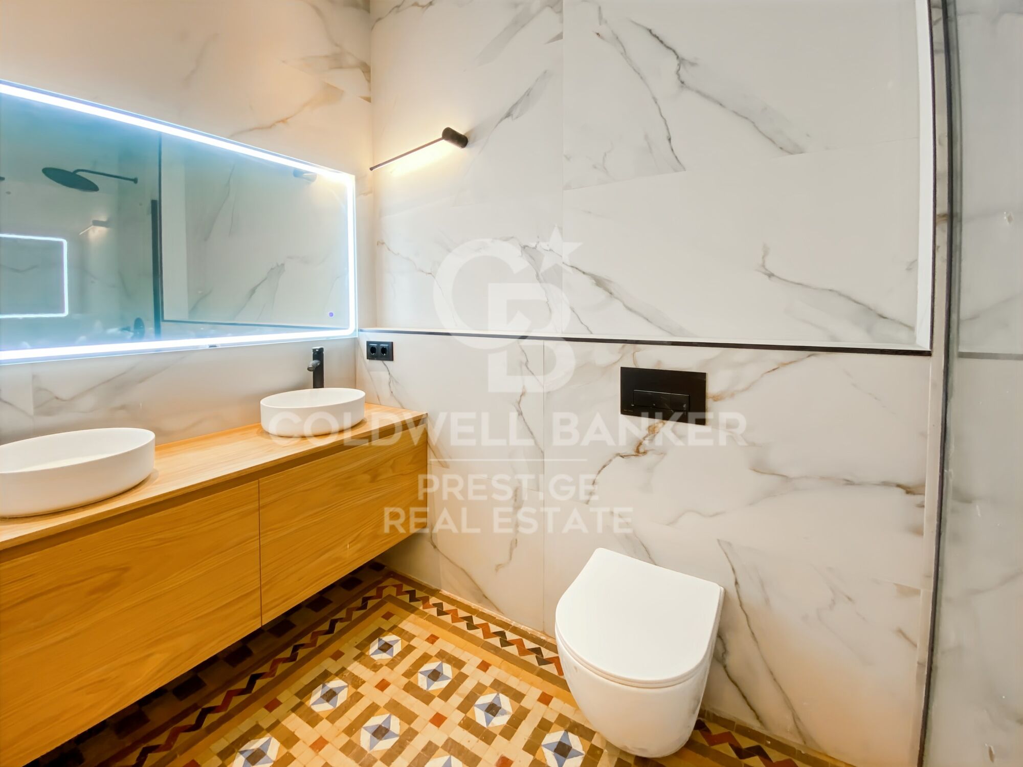 Renovated Apartment for Sale in Eixample Barcelona with Large Terrace