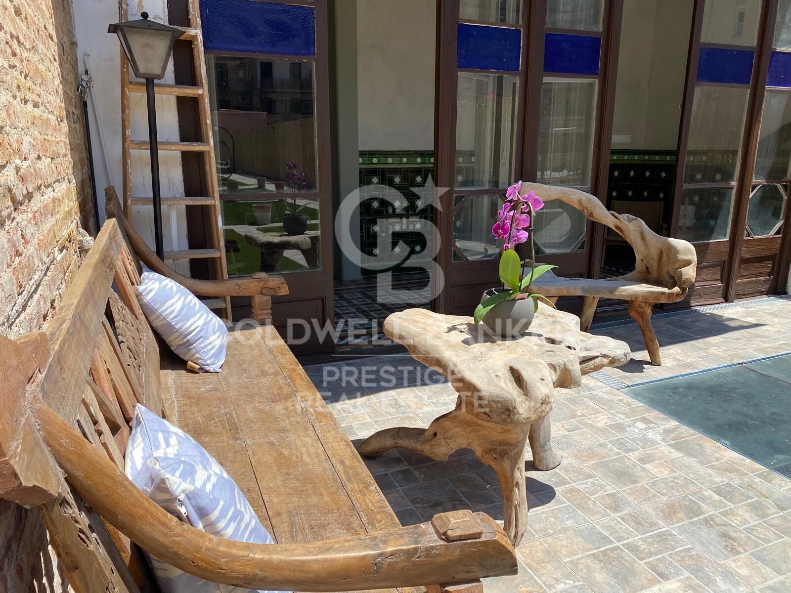 Renovated Apartment for Sale in Eixample Barcelona with Large Terrace