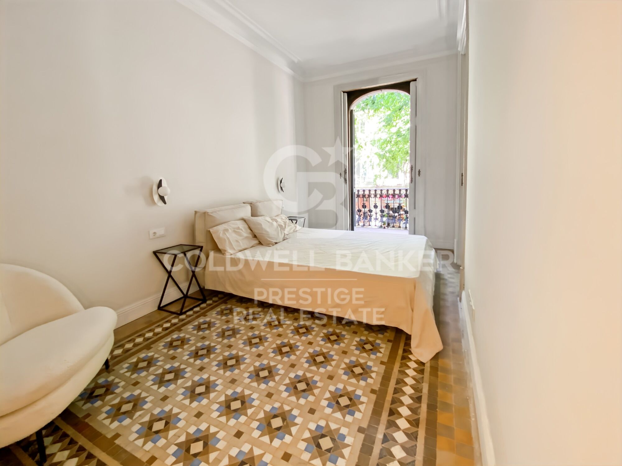 Appartement rénové à vendre avec grande terrasse à l'Eixample Barcelone