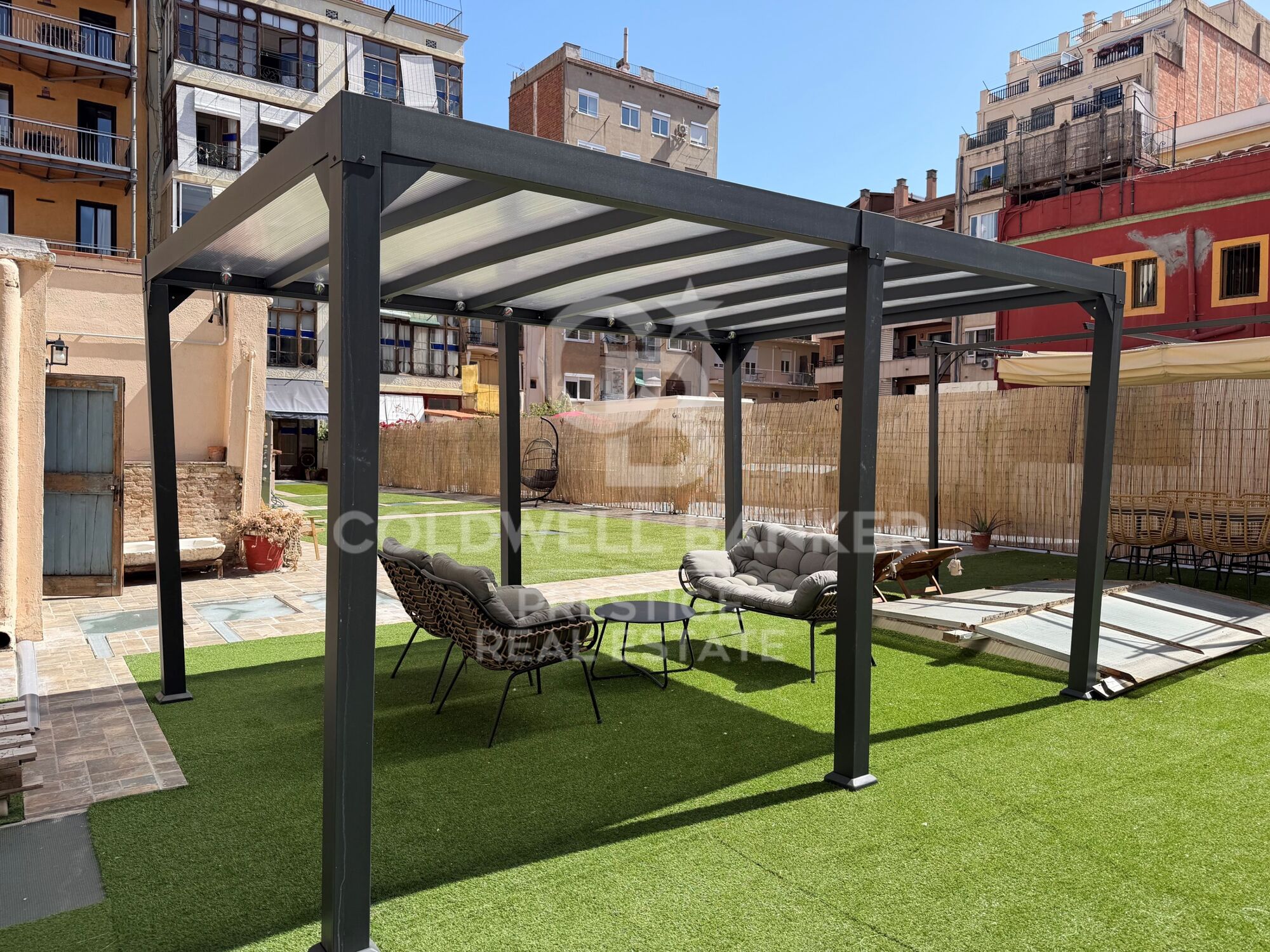 Appartement rénové à vendre avec grande terrasse à l'Eixample Barcelone