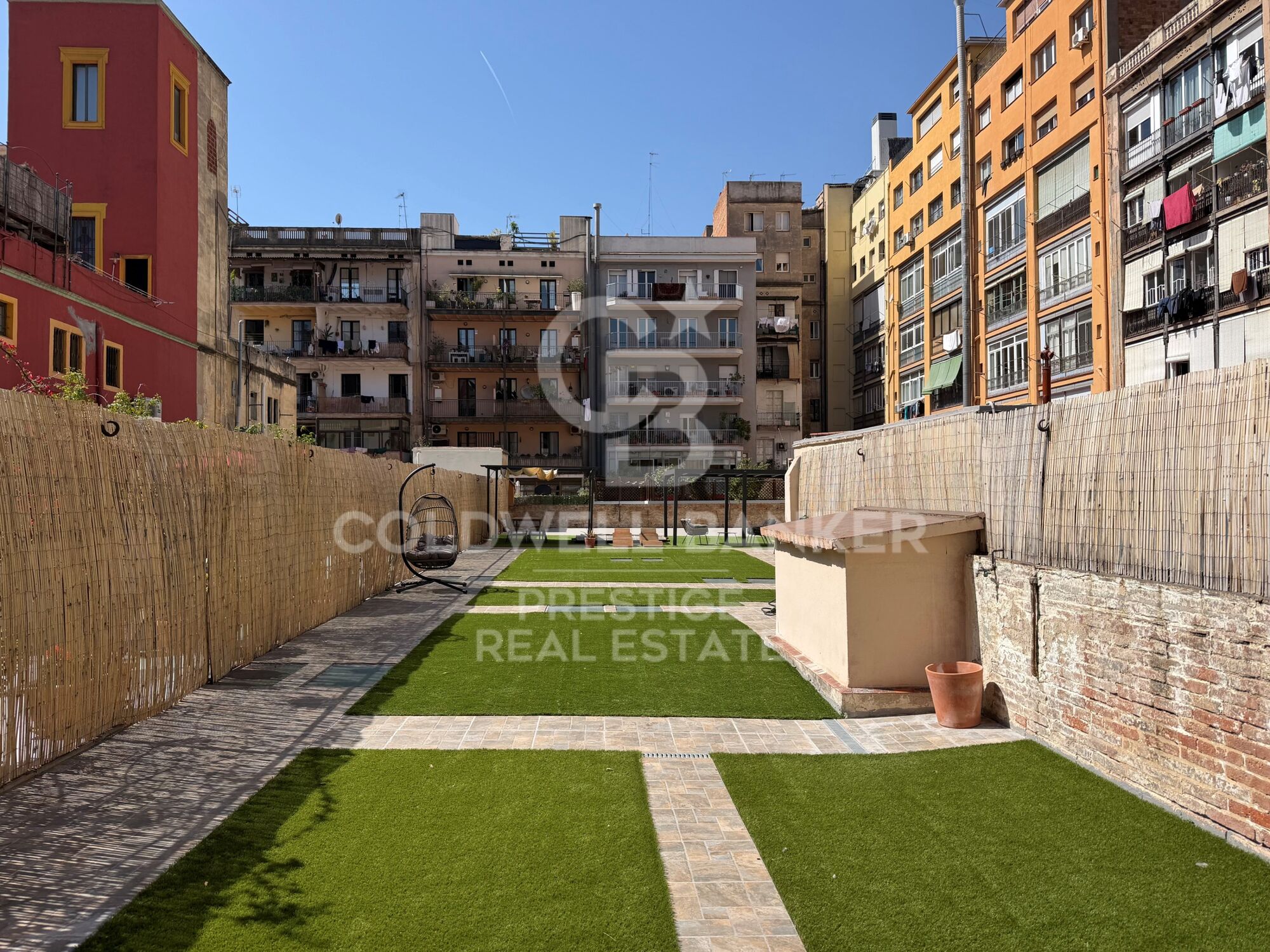 Appartement rénové à vendre avec grande terrasse à l'Eixample Barcelone