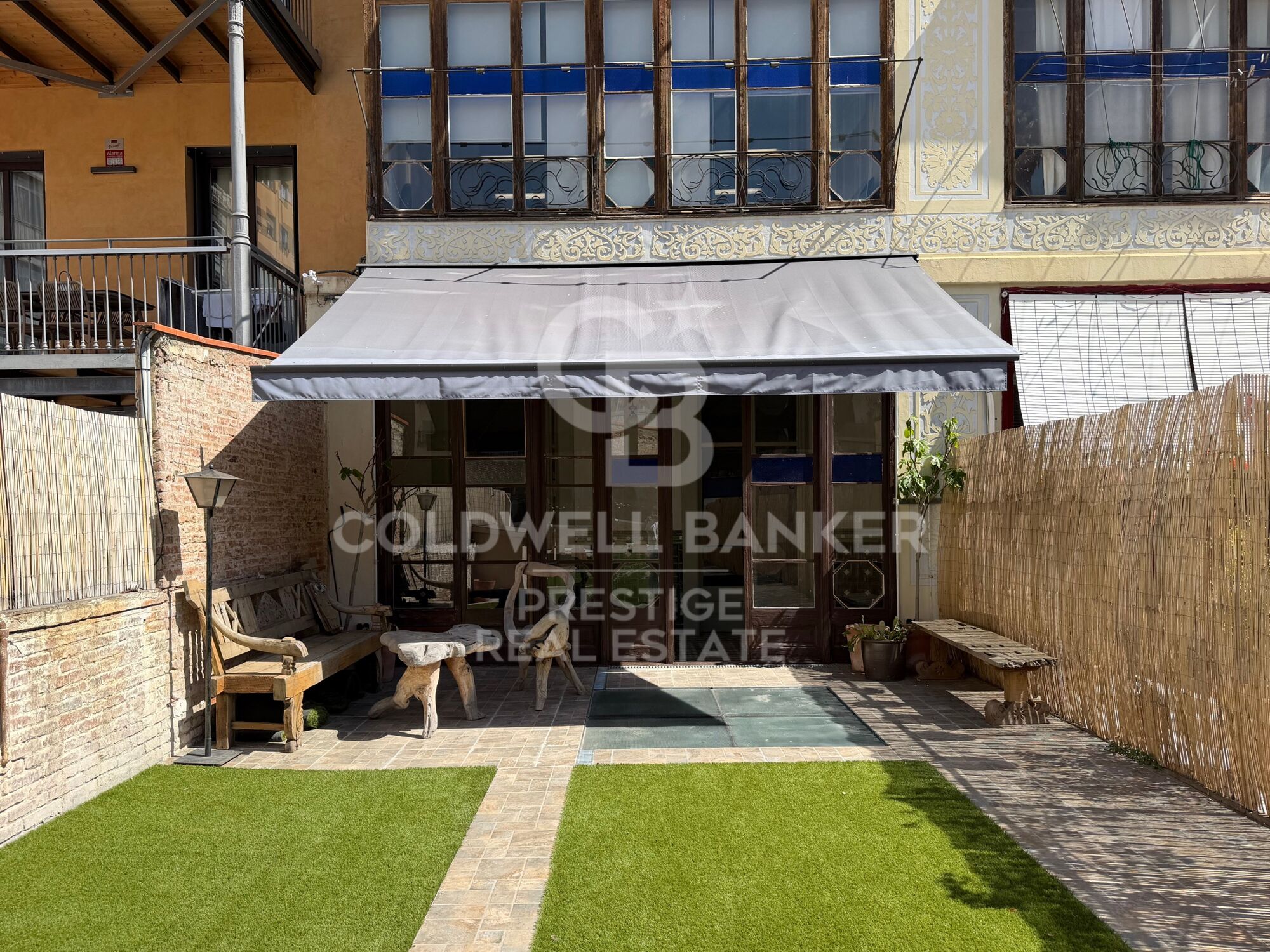 Appartement rénové à vendre avec grande terrasse à l'Eixample Barcelone