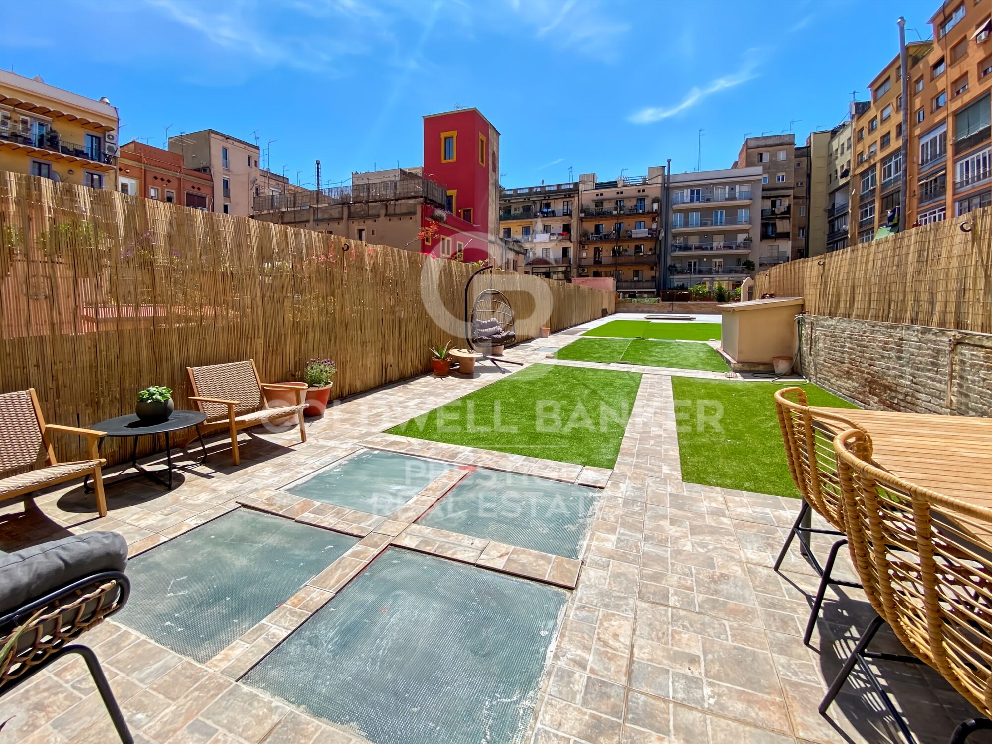 Appartement rénové à vendre avec grande terrasse à l'Eixample Barcelone