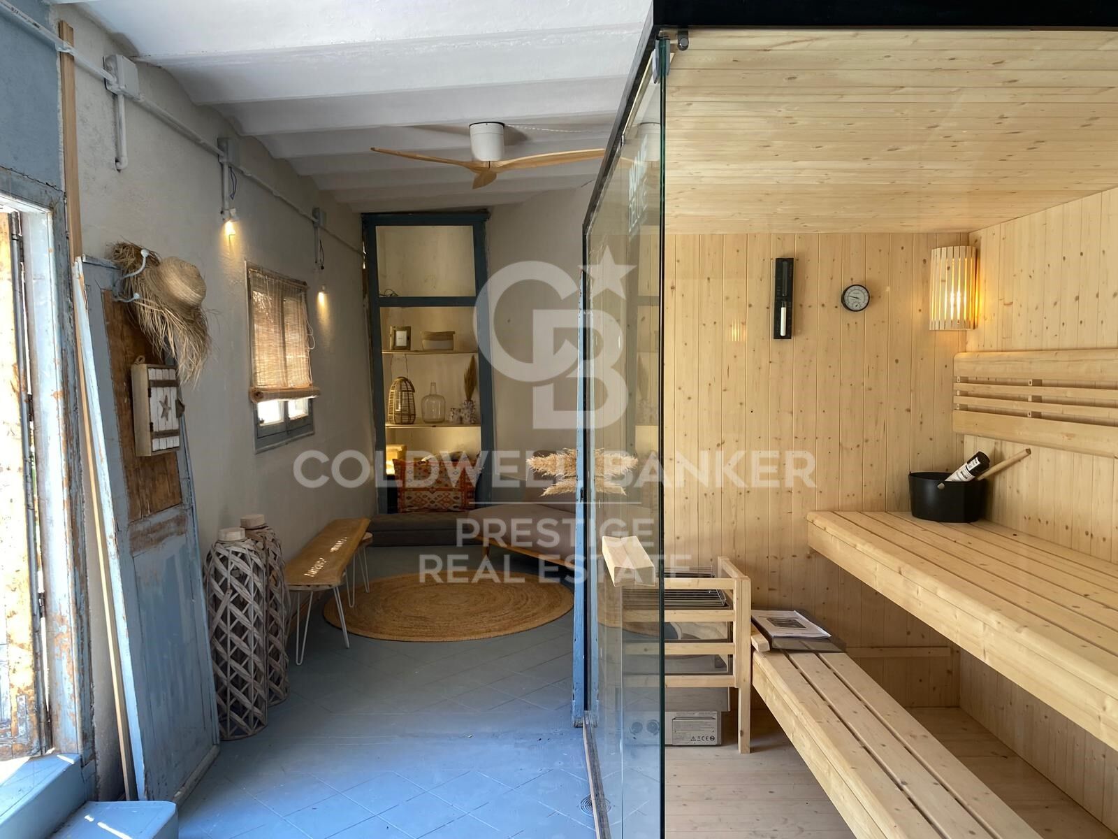Appartement rénové à vendre avec grande terrasse à l'Eixample Barcelone