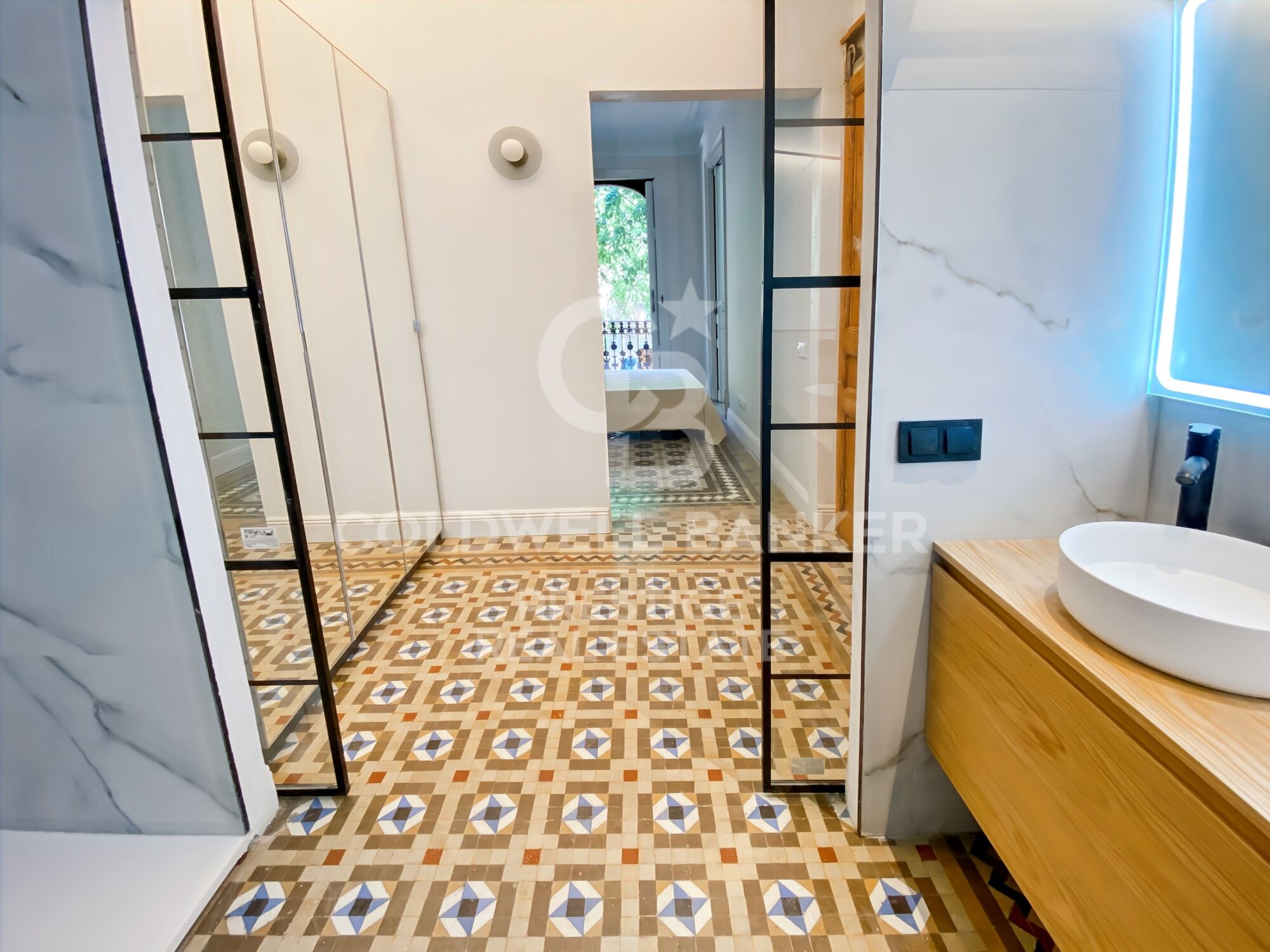 Piso reformado con gran terraza en Eixample Esquerra , Barcelona