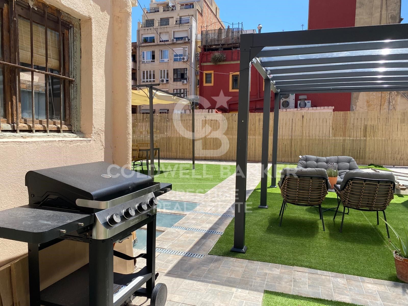 Piso reformado con gran terraza en Eixample Esquerra , Barcelona