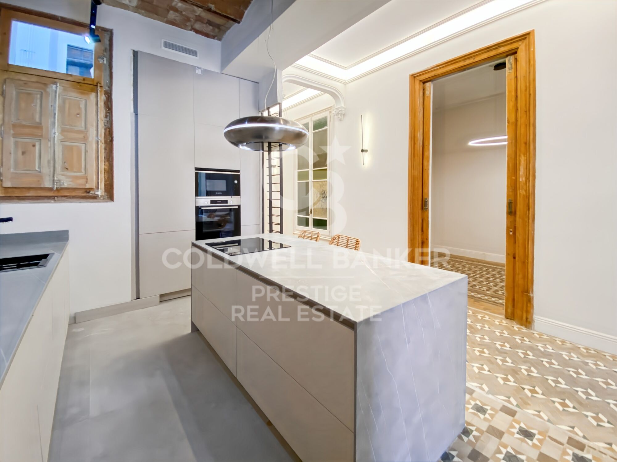 Appartement rénové à vendre avec grande terrasse à l'Eixample Barcelone